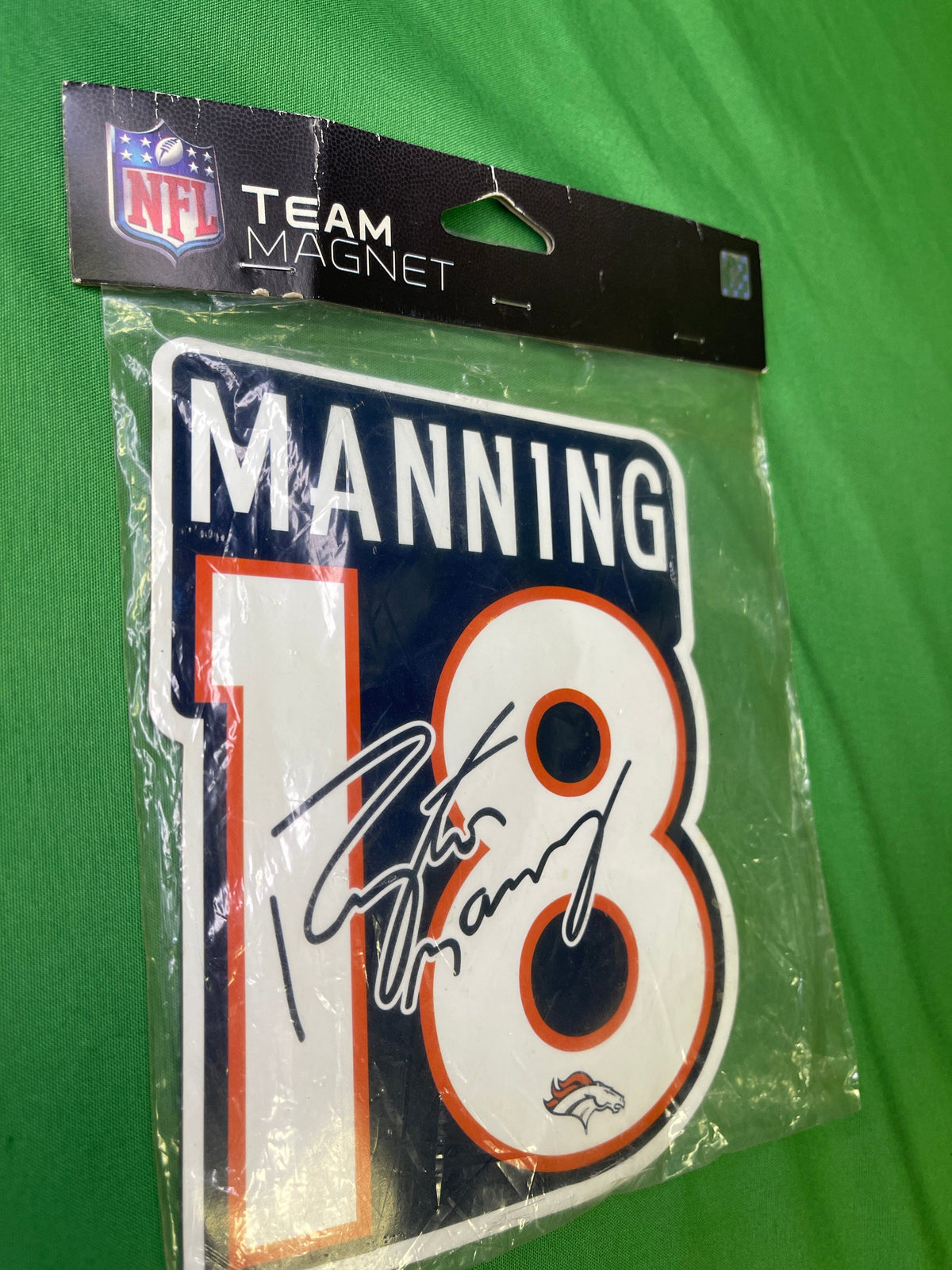 NFL Denver Broncos Peyton Manning #18 Team Magnet NWT