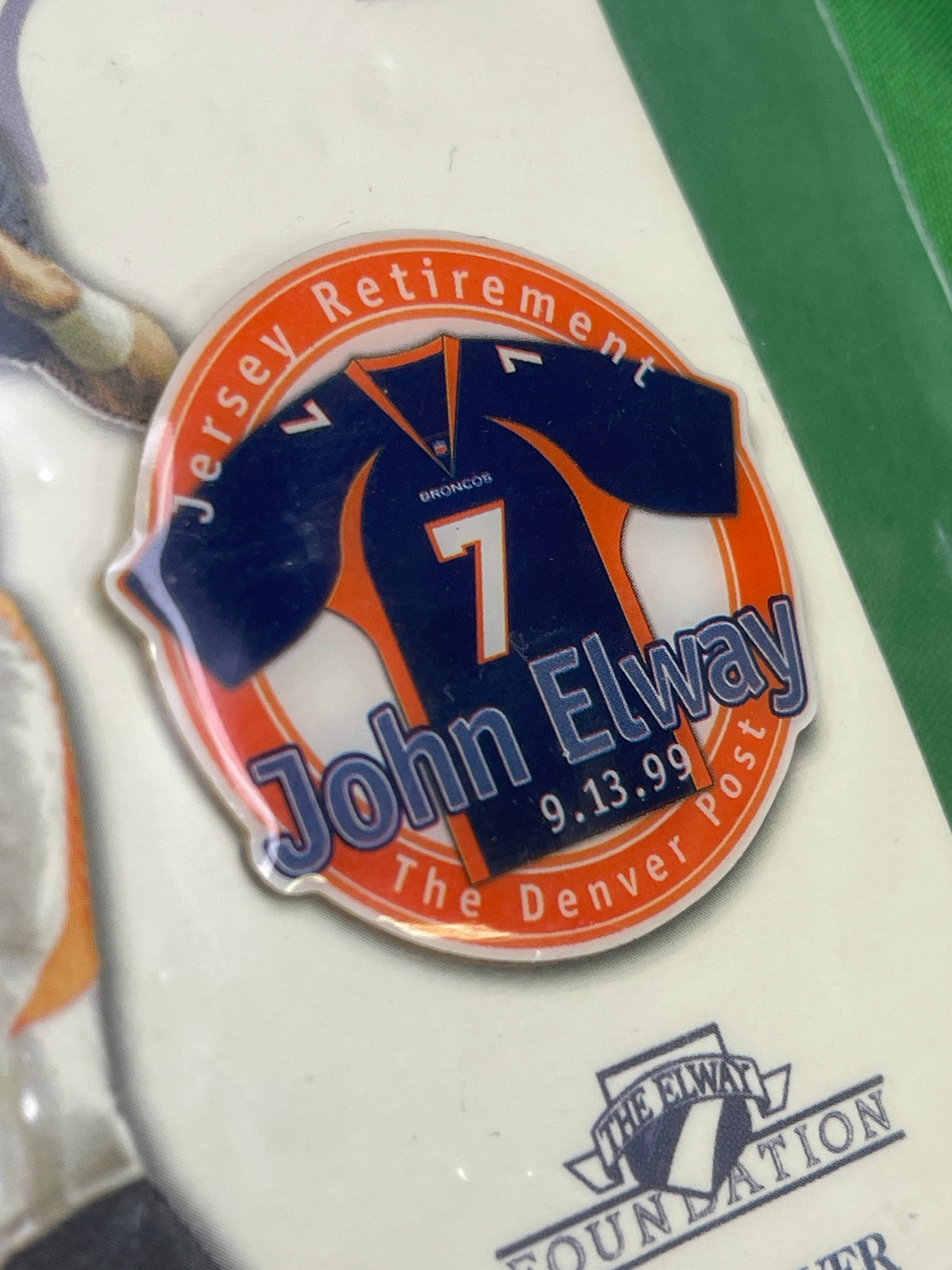 NFL Denver Broncos John Elway #7 Collectable Pin Badge on Card NWT