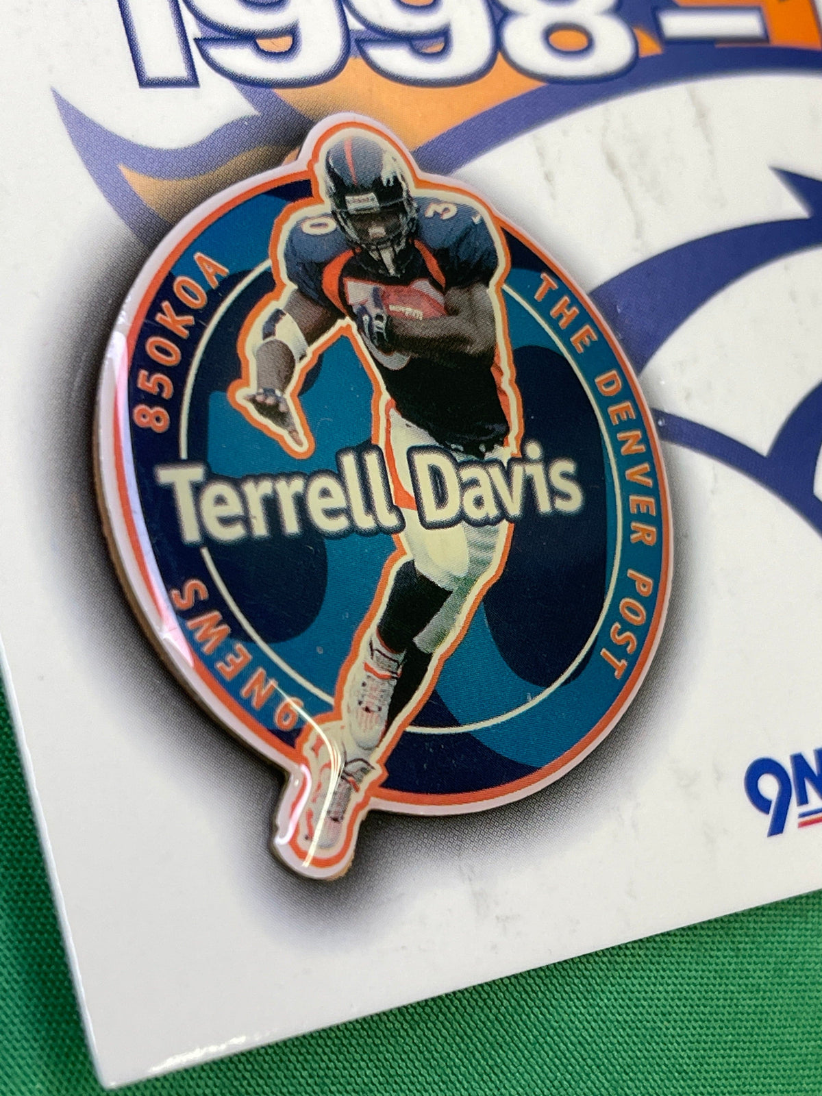 NFL Denver Broncos Terrell Davis #30 Collectable Pin Badge on Card NWT