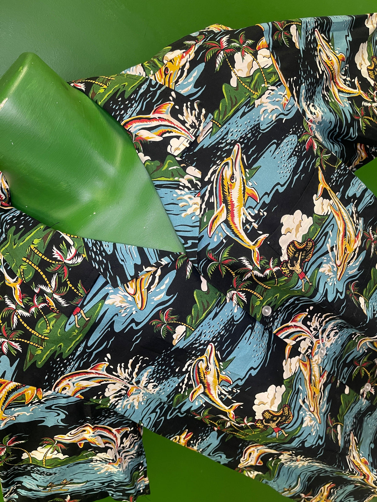 Made in Hawaii Black Dolphin Print Hawaiian Aloha Shirt Men's Large