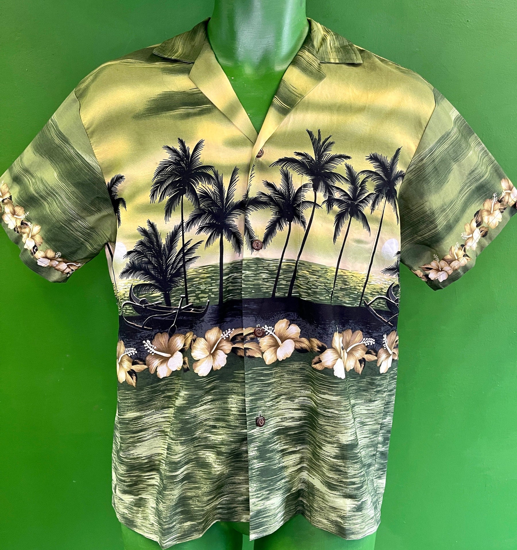 Made in Hawaii Green Hawaiian Aloha Shirt Youth Large 14-16