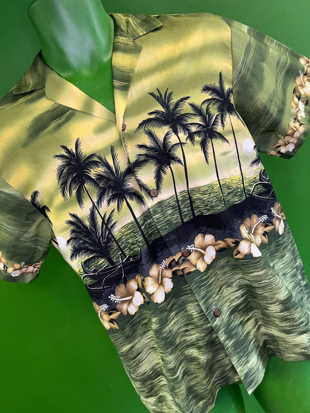 Made in Hawaii Green Hawaiian Aloha Shirt Youth Large 14-16