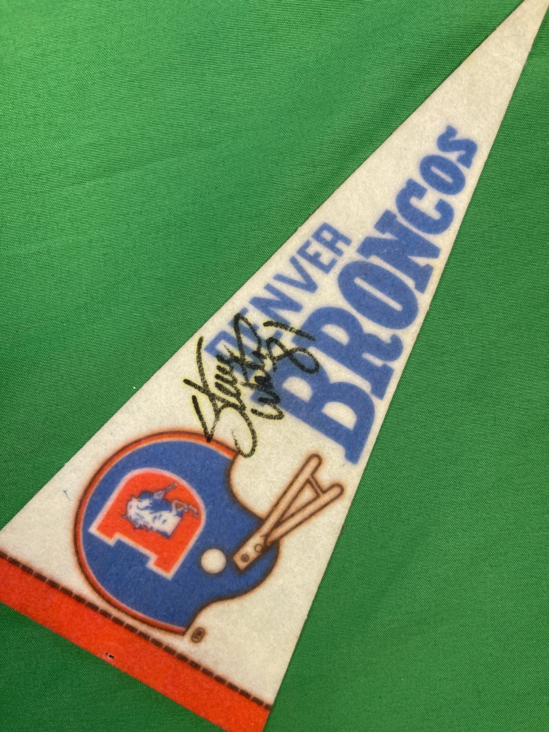 NFL Denver Broncos Vintage Mini Pennant SIGNED by Steve Watson #81