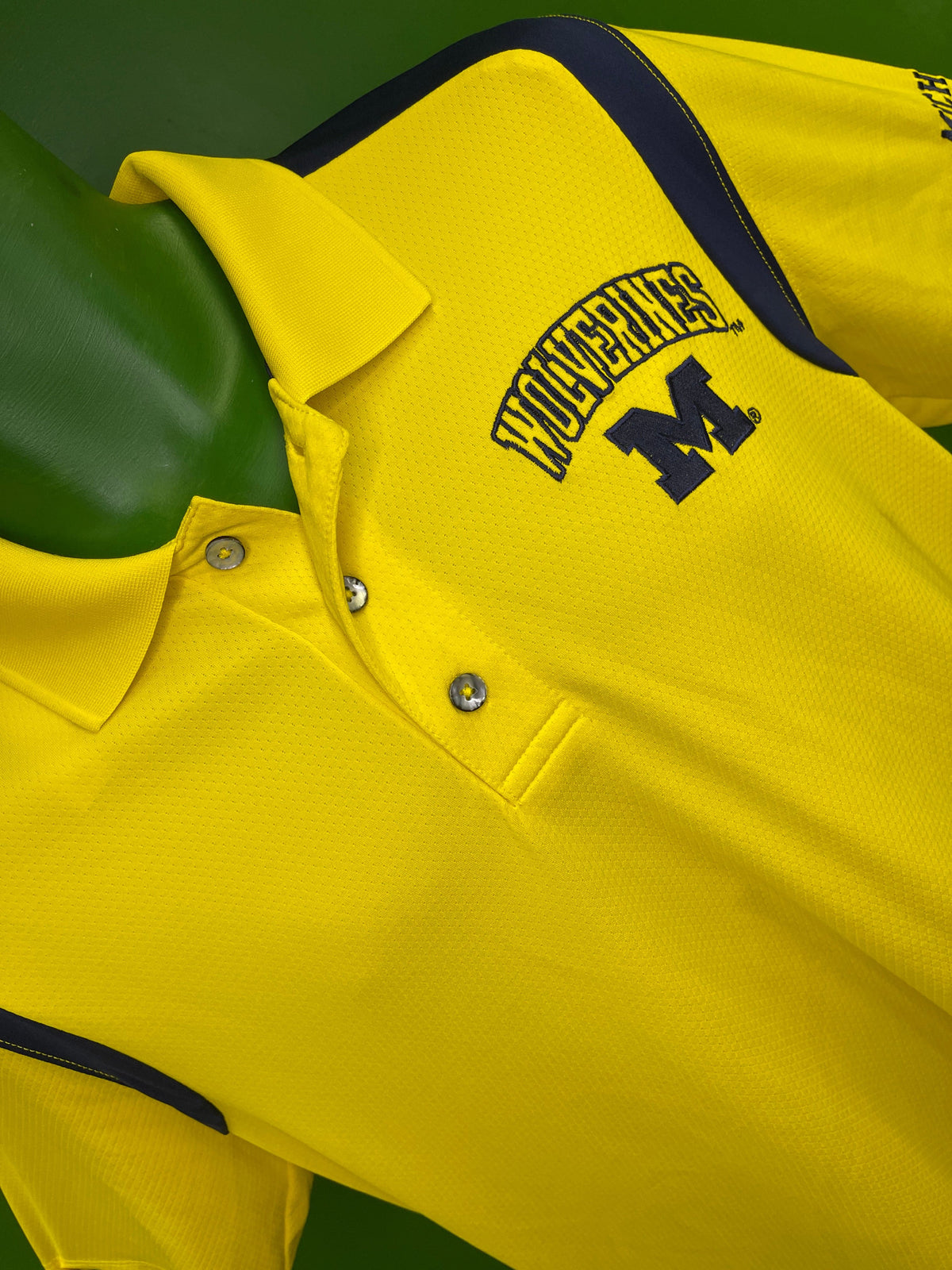 NCAA Michigan Wolverines Golf Polo Shirt Men's Medium 38/40