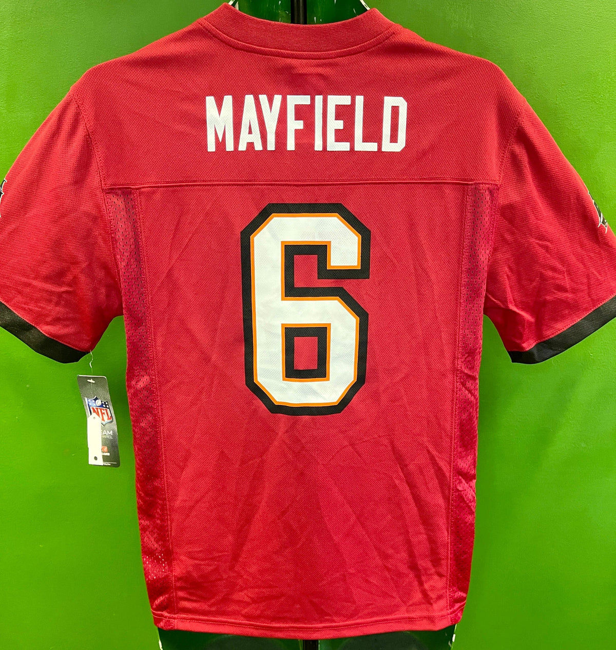 NFL Tampa Bay Buccaneers Baker Mayfield #6 Jersey Youth Large 14-16 NWT