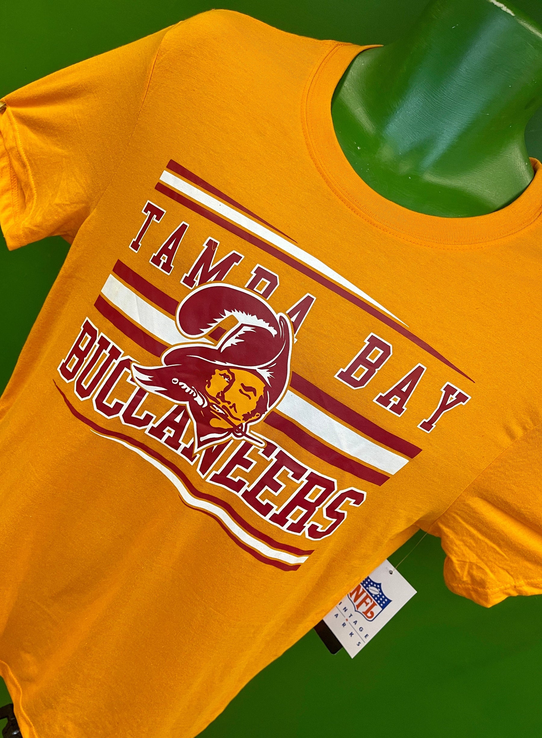 NFL Tampa Bay Buccaneers Vintage-Inspired T-Shirt Men's Large NWT