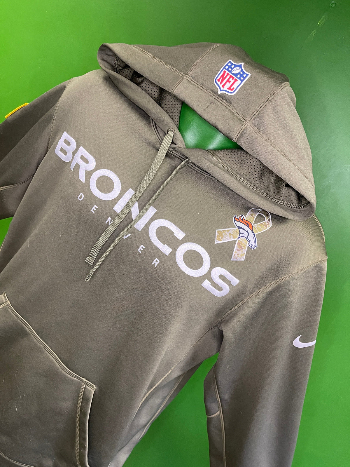 NFL Denver Broncos Therma-Fit Salute to Service Green Pullover Hoodie Men's Small