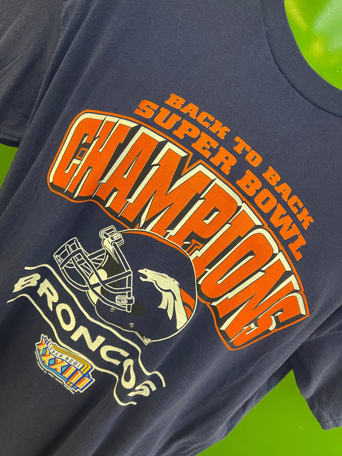 NFL Denver Broncos Super Bowl XXXIII Back to Back Champions T-Shirt Men's X-Large