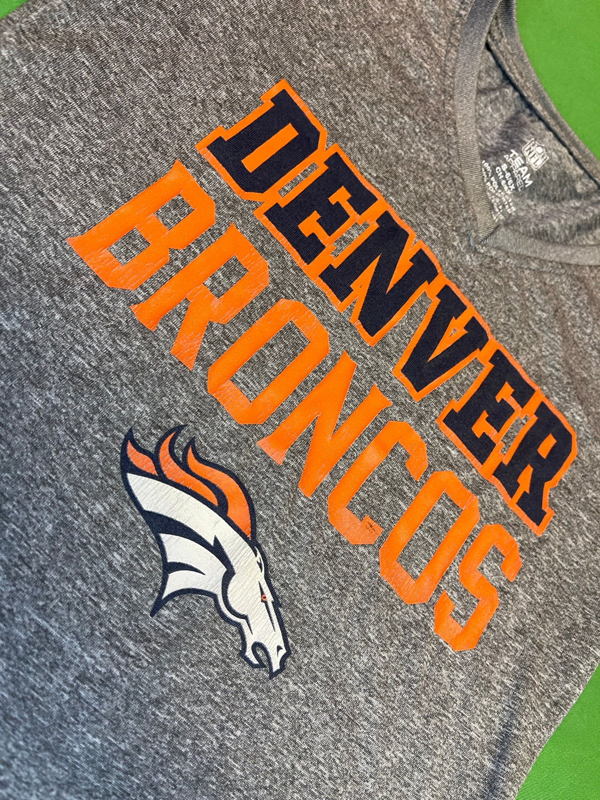 NFL Denver Broncos Heathered Grey Girls' T-Shirt Youth Small