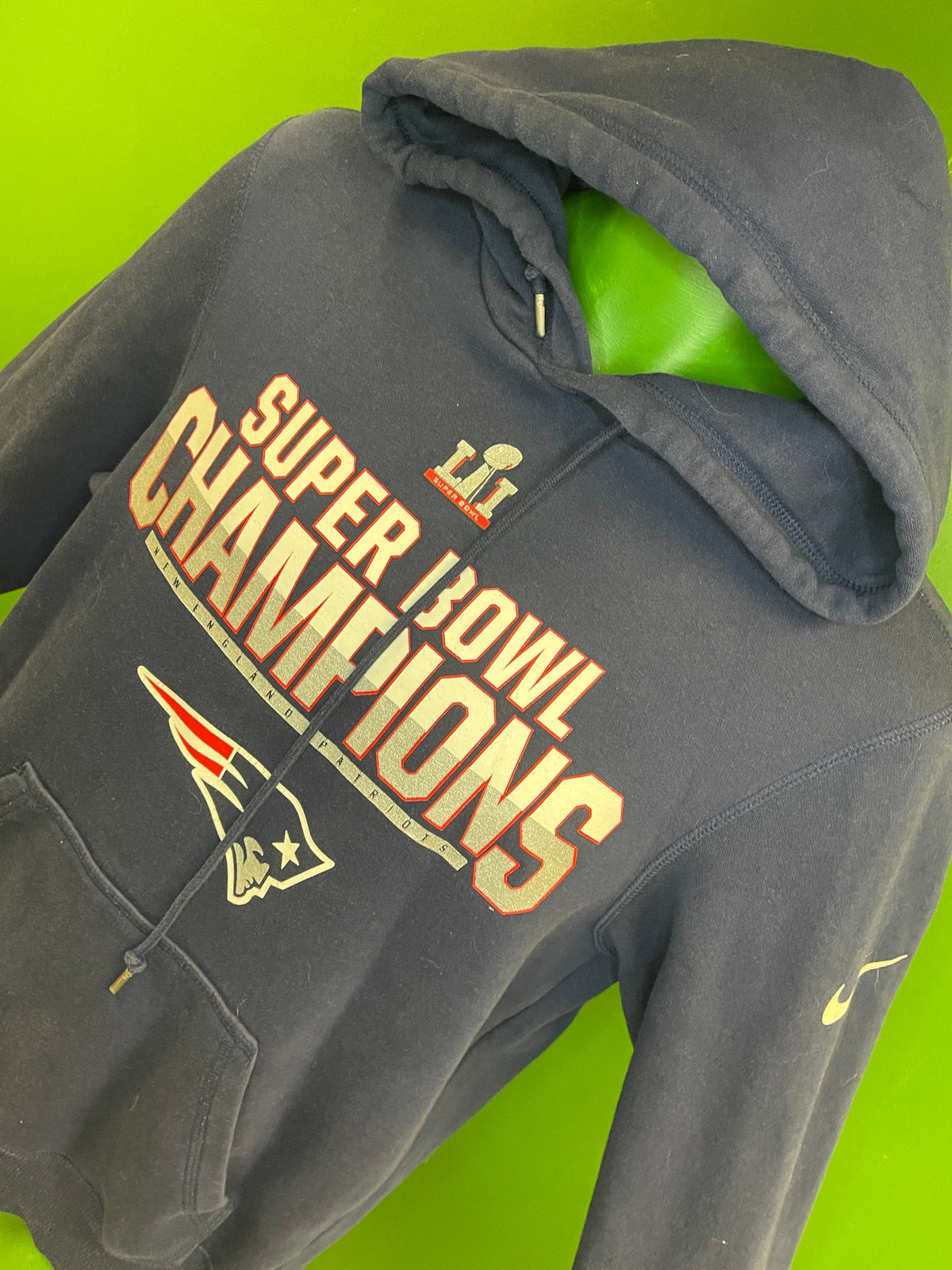 NFL New England Patriots Super Bowl LII Champions Pullover Hoodie Men's Small