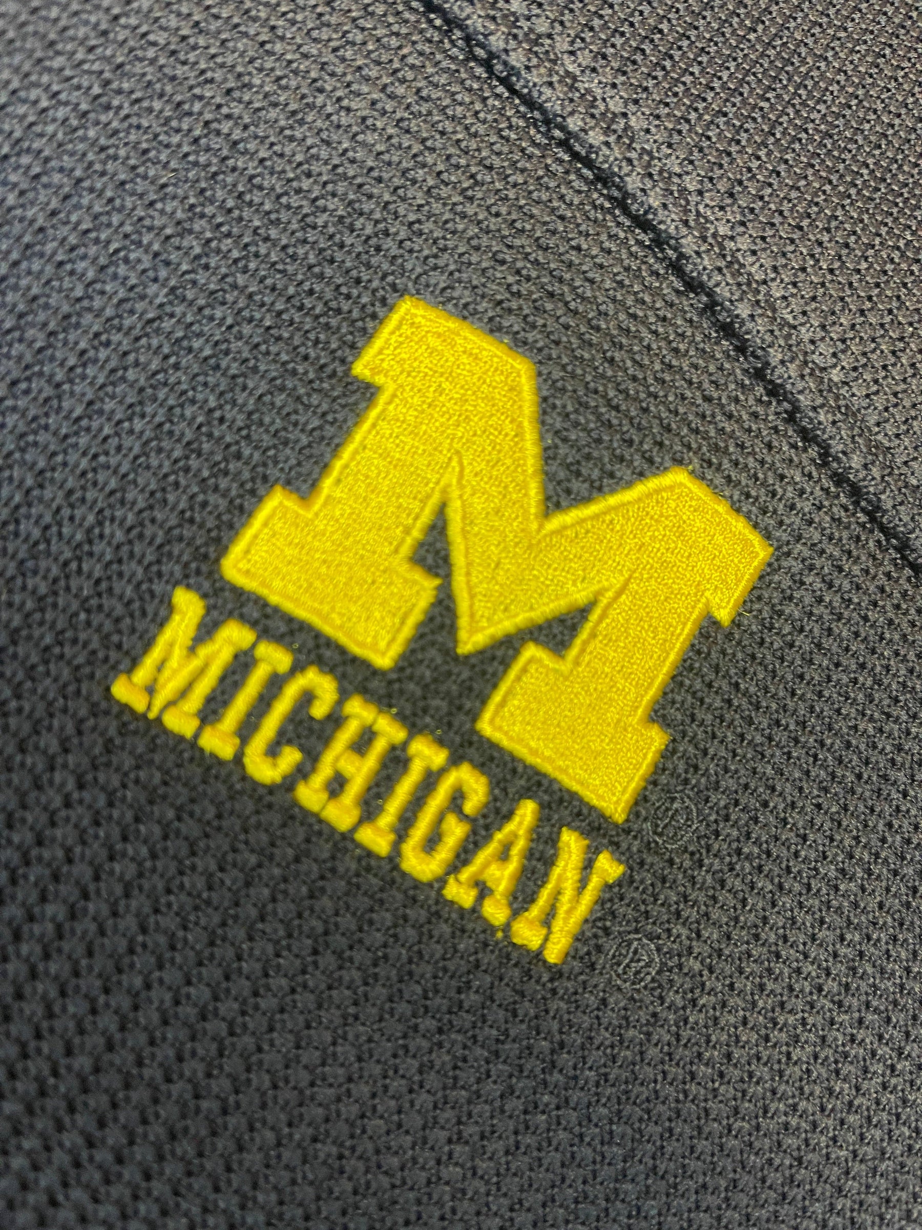 NCAA Michigan Wolverines Textured 1/4 Zip Pullover Jacket Men's X-Large