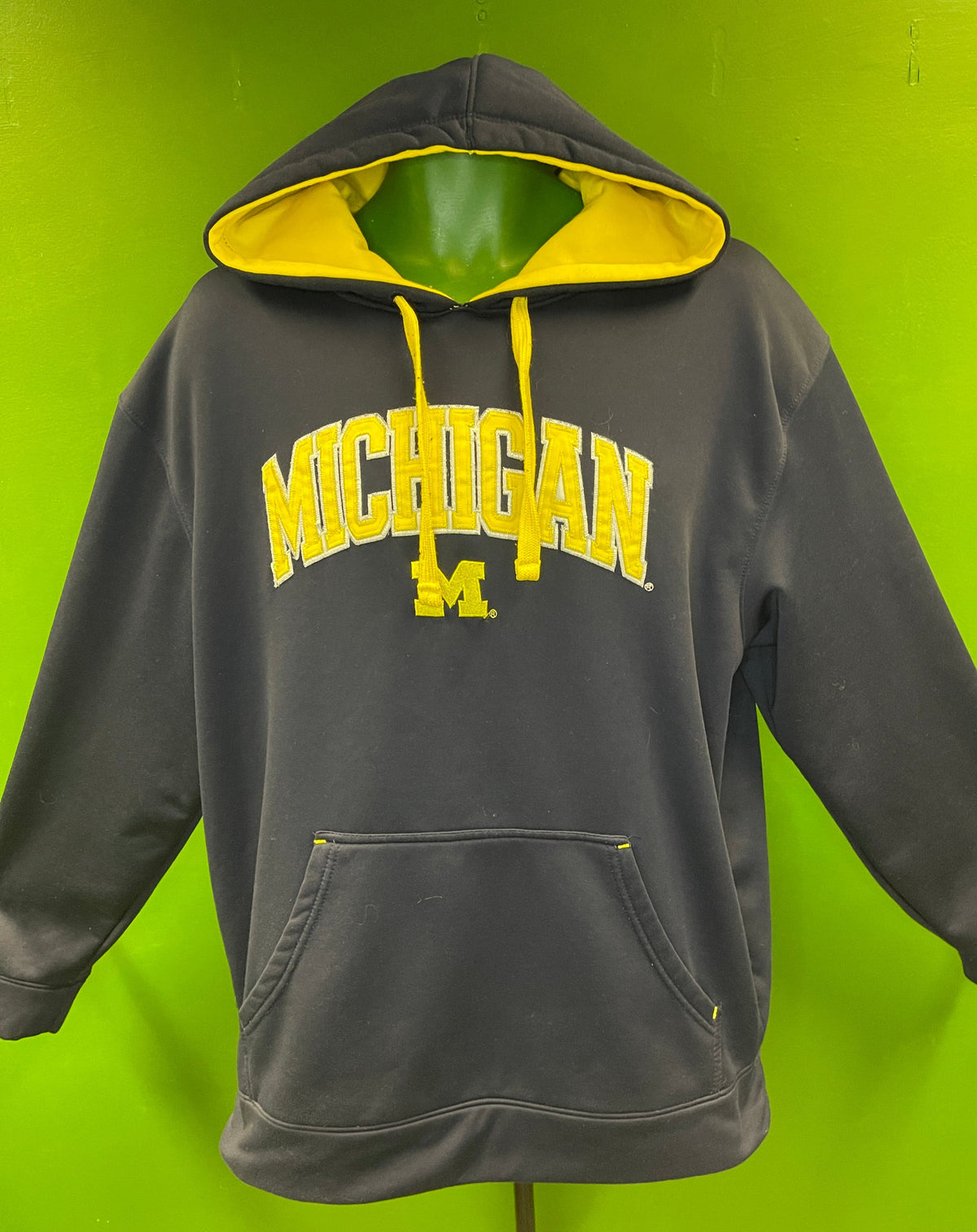 NCAA Michigan Wolverines Majestic Stitched Pullover Hoodie Men's Large