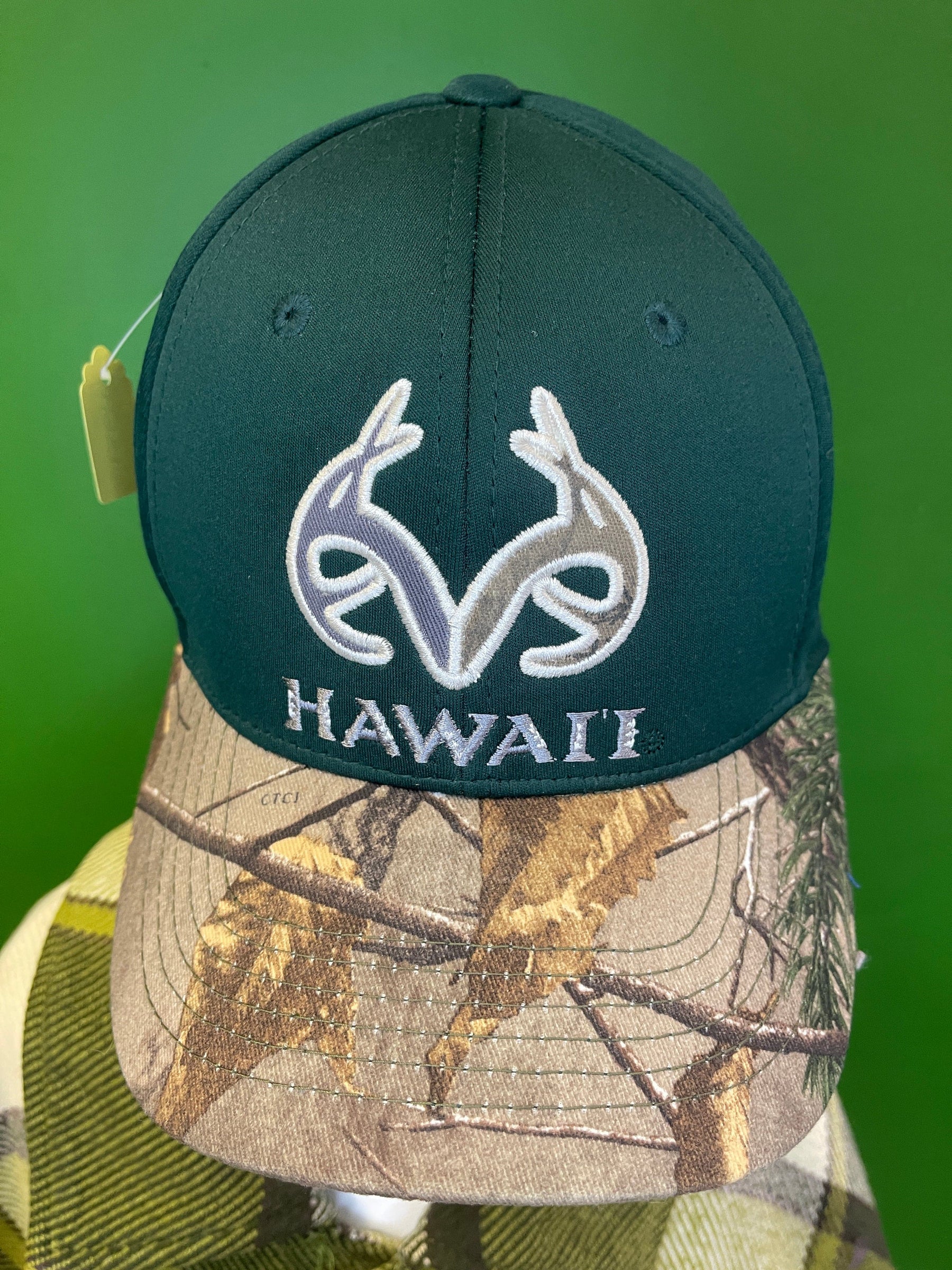 NCAA Hawaii Rainbow Warriors Realtree Camo Hat/Cap OSFM