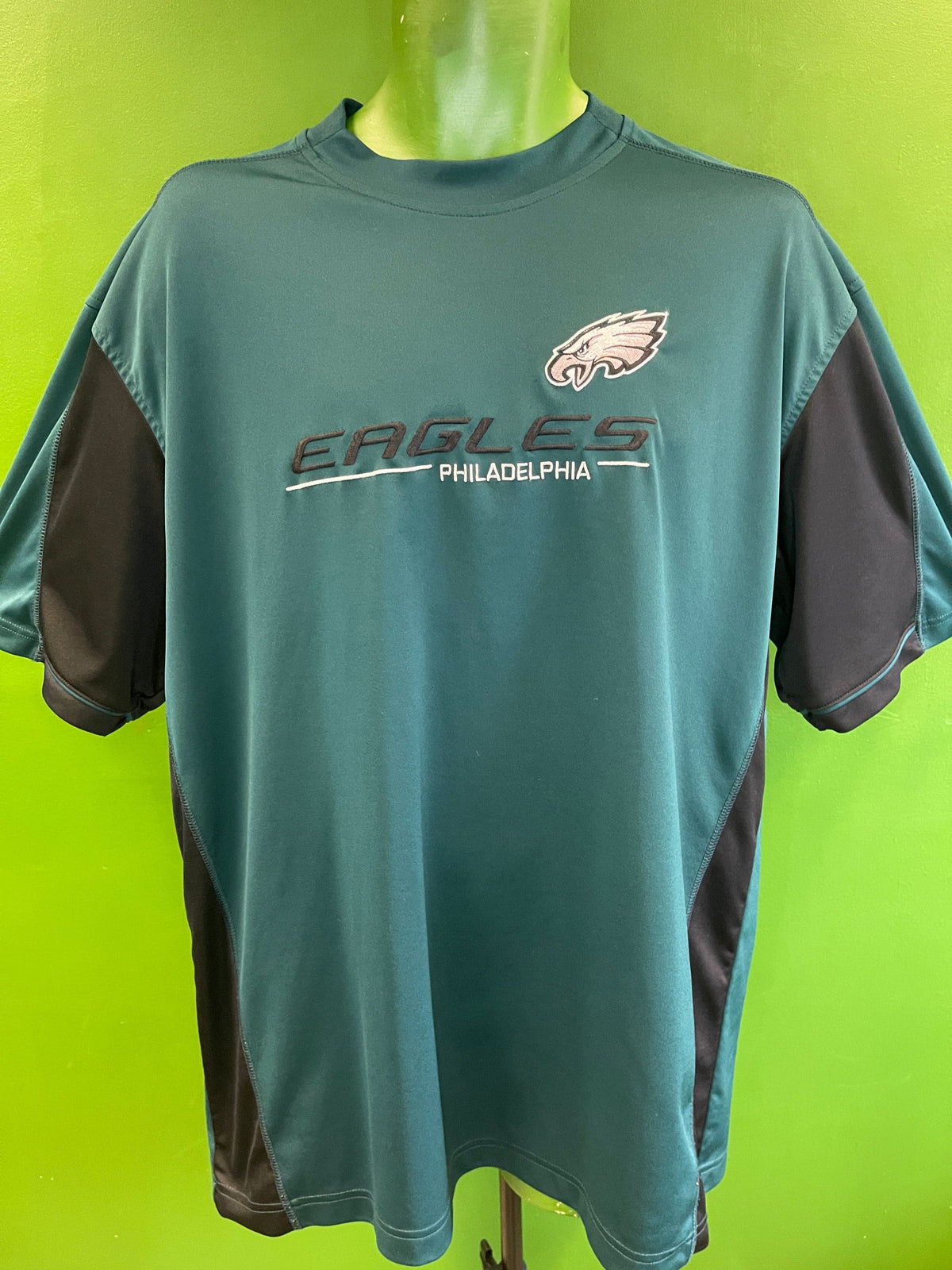 NFL Philadelphia Eagles Vintage Embroidered Wicking Style T-Shirt Men's X-Large