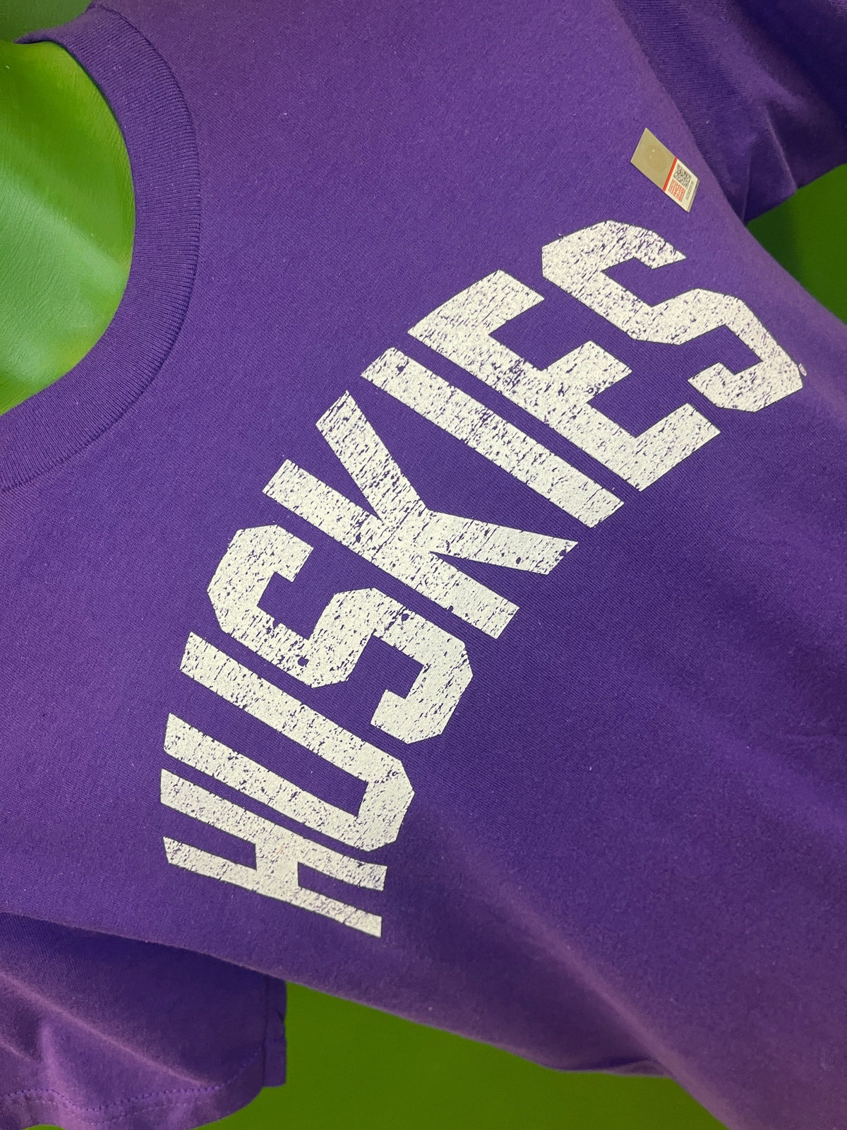NCAA Washington Huskies 100% Cotton T-Shirt Women's Small NWT