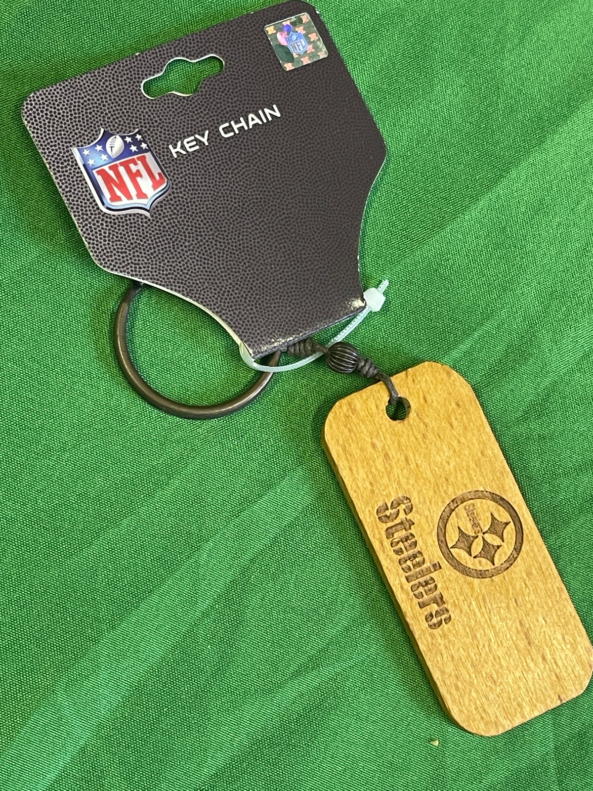 NFL Pittsburgh Steelers Wooden Engraved Keychain Key Ring NWT