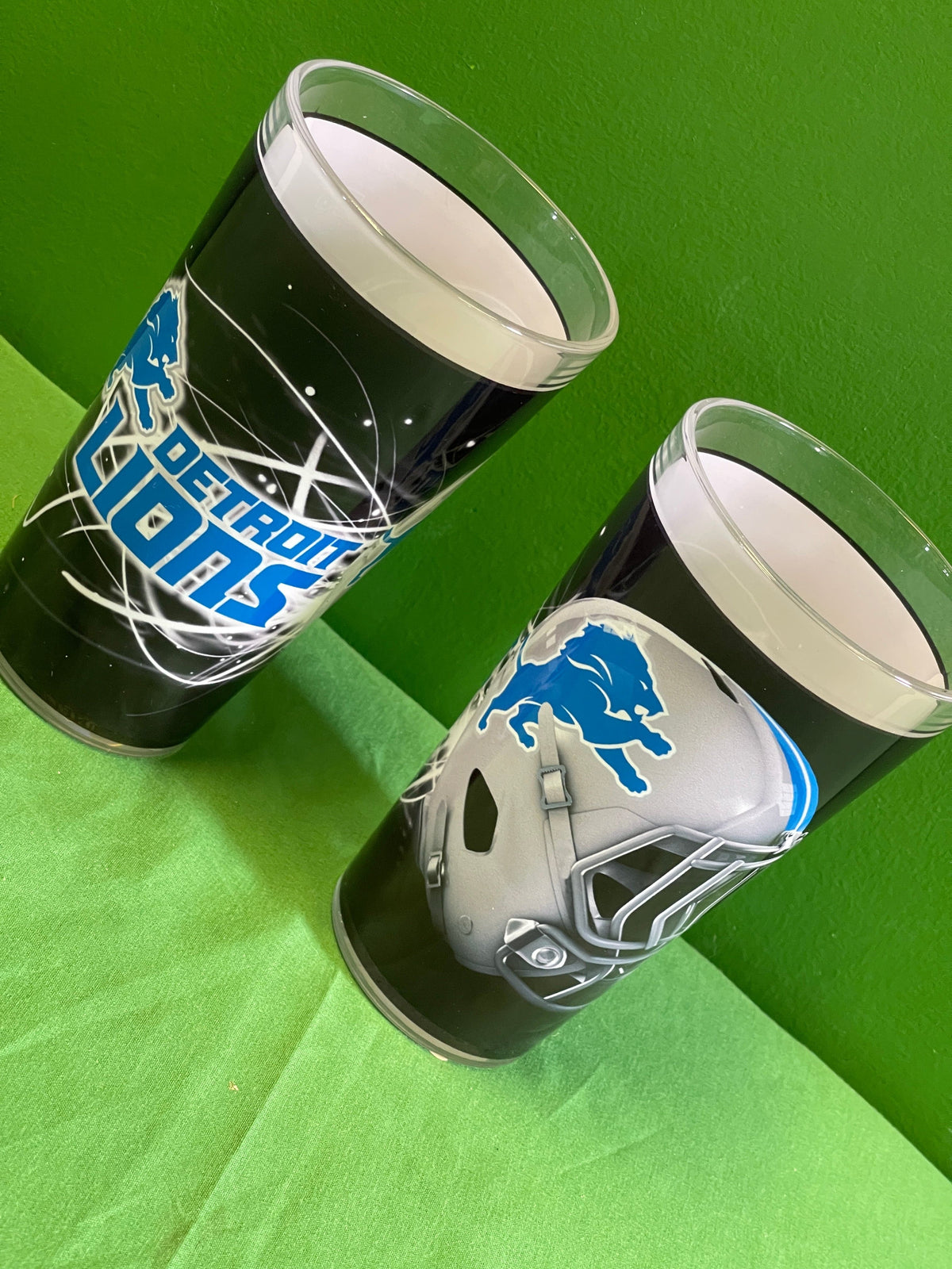 NFL Detroit Lions Licensed Set of 2 16 oz Pint Glasses/Tumblers NWT