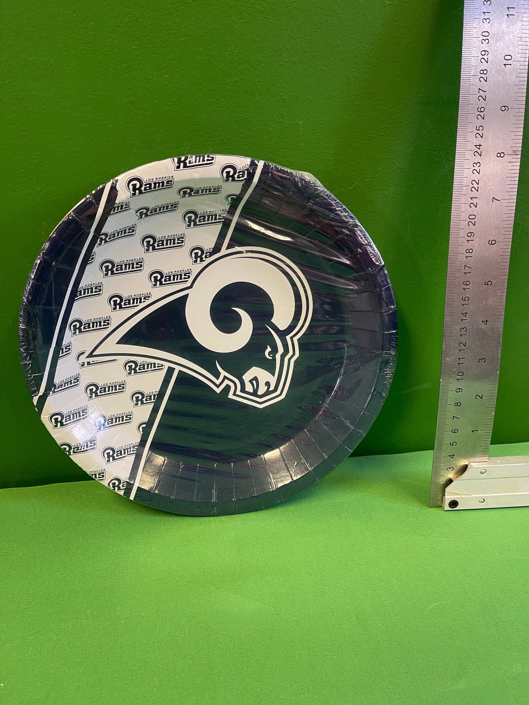 NFL Los Angeles Rams Set of 8 9.75" Disposable Party Paper Plates NWT