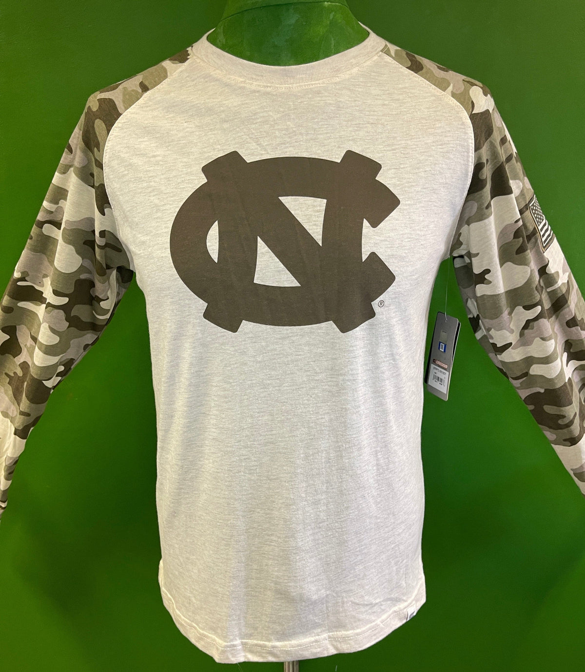 NCAA North Carolina Tar Heels Colosseum Camo Raglan L/S T-Shirt Men's Small NWT