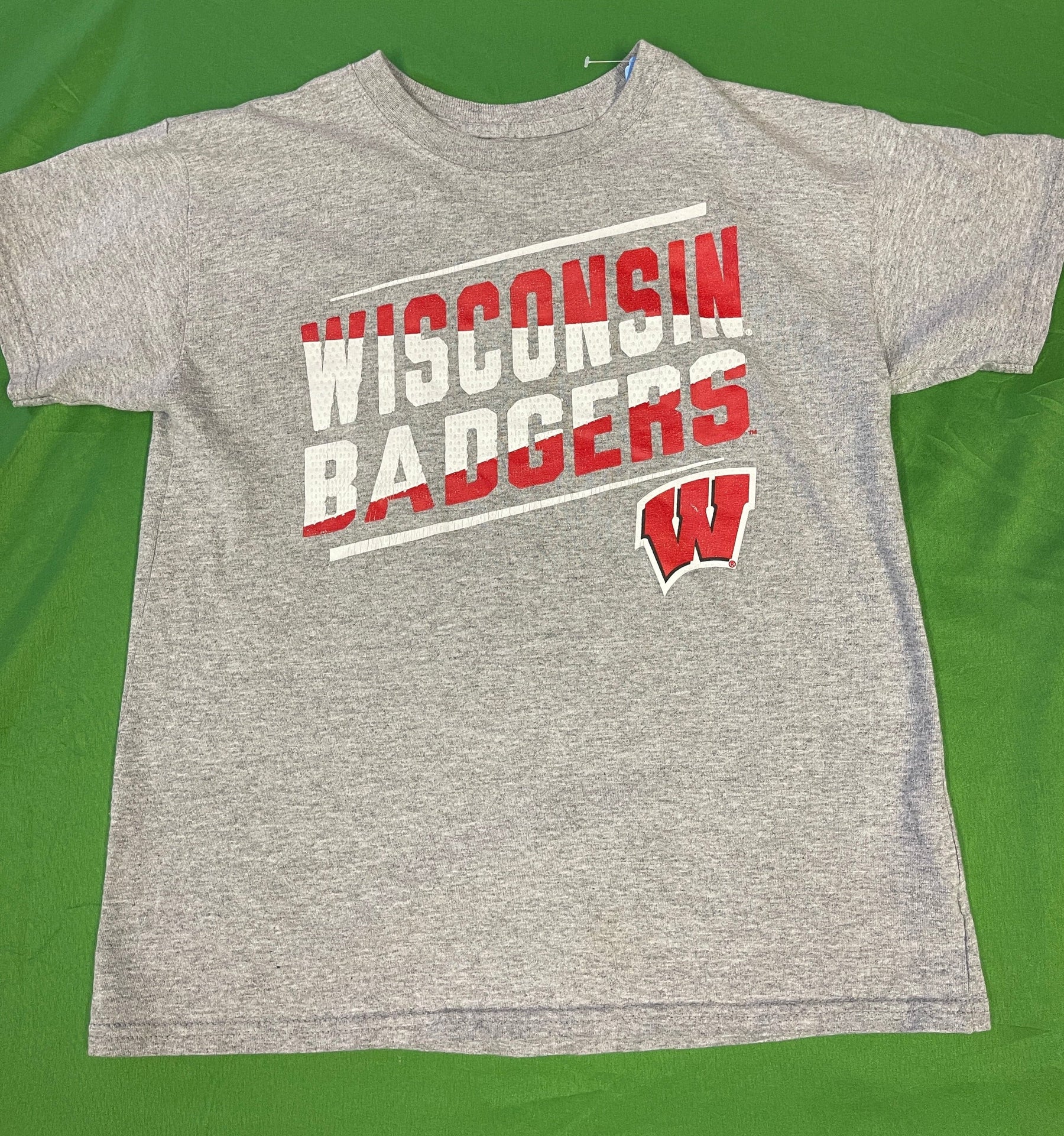 NCAA Wisconsin Badgers Textured Logo T-Shirt Youth Small/Medium 8-10