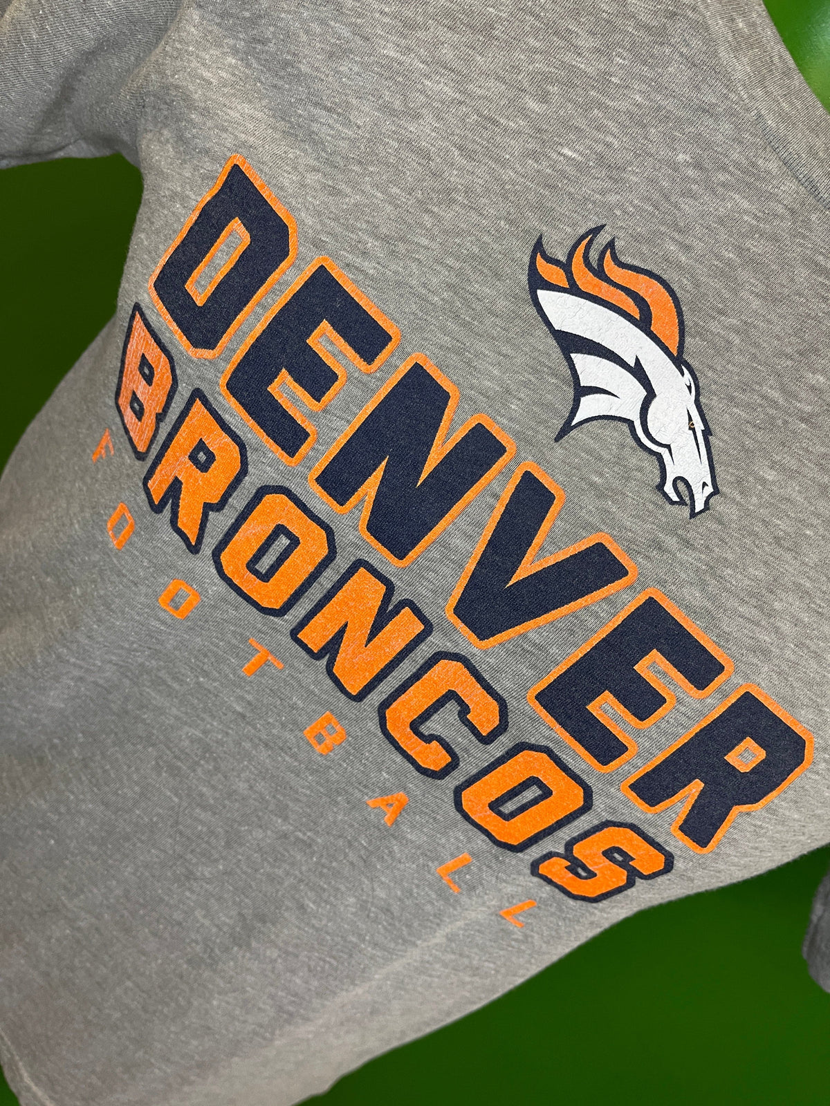 NFL Denver Broncos Heathered Grey T-Shirt Youth Medium 10-12