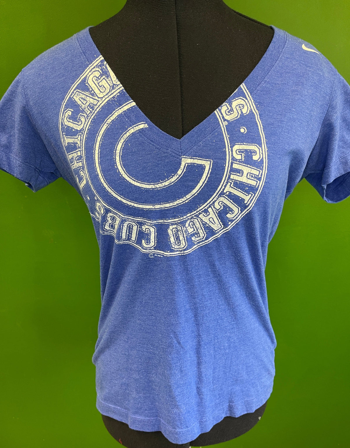 MLB Chicago Cubs Slim Fit V-Neck T-Shirt Women's Medium