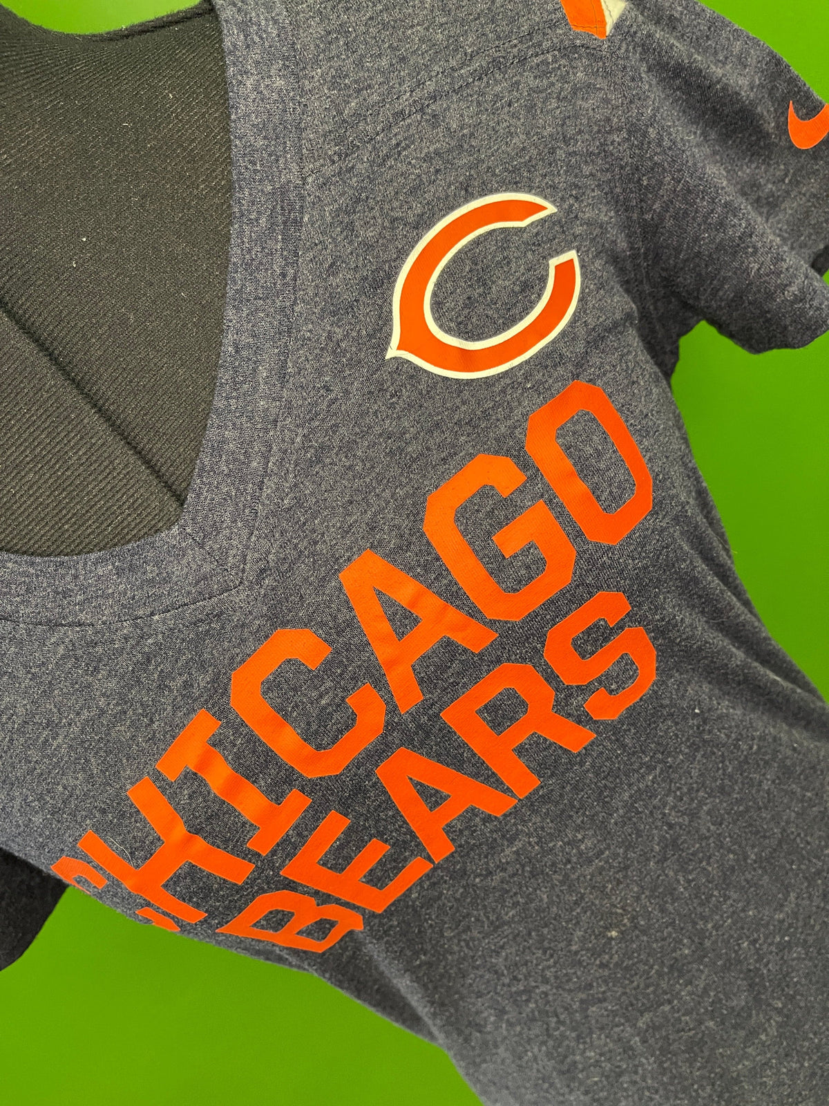 NFL Chicago Bears V-Neck T-Shirt Women's Small