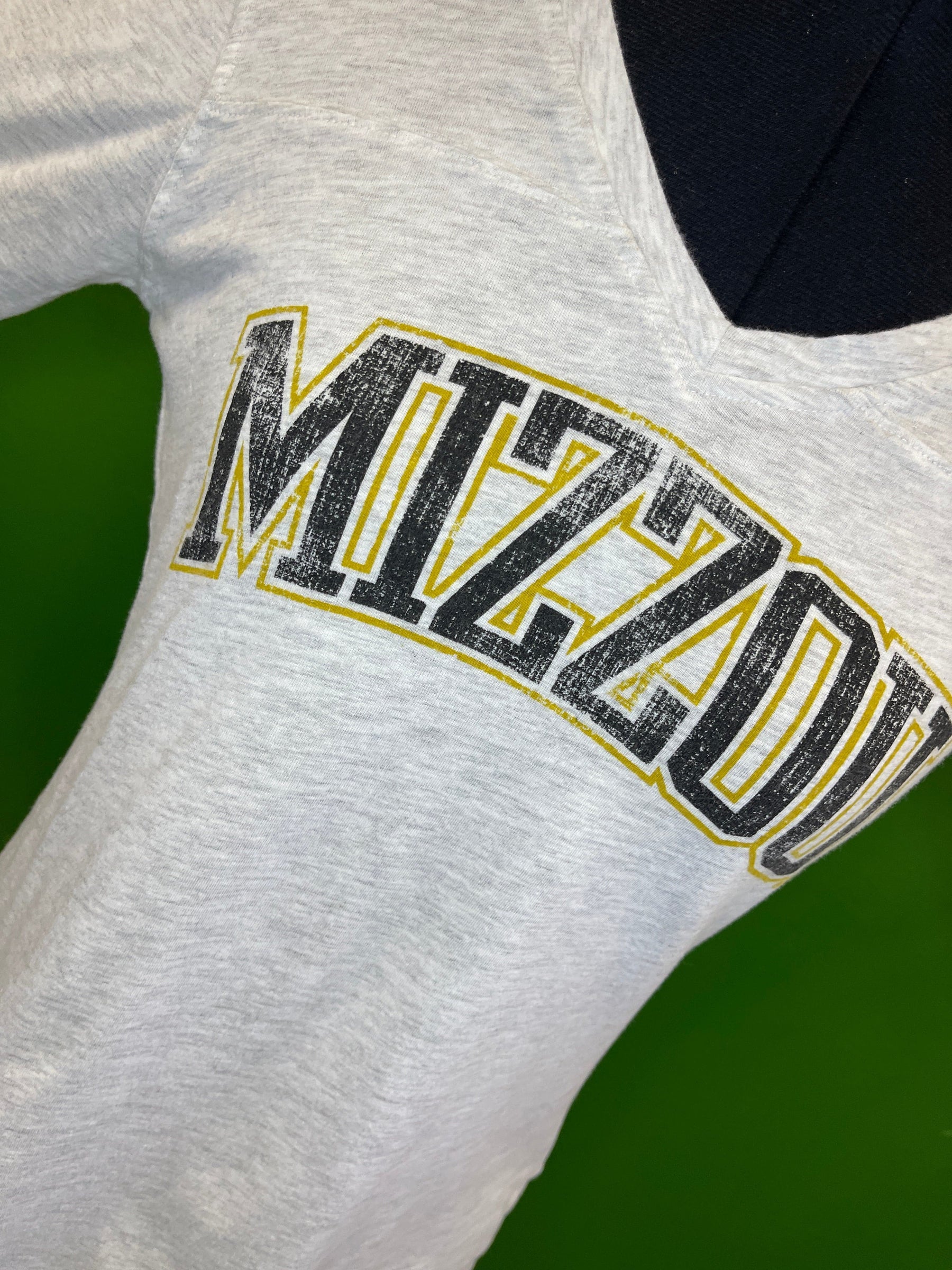 NCAA Missouri Mizzou Tigers V-Neck T-Shirt Women's Small