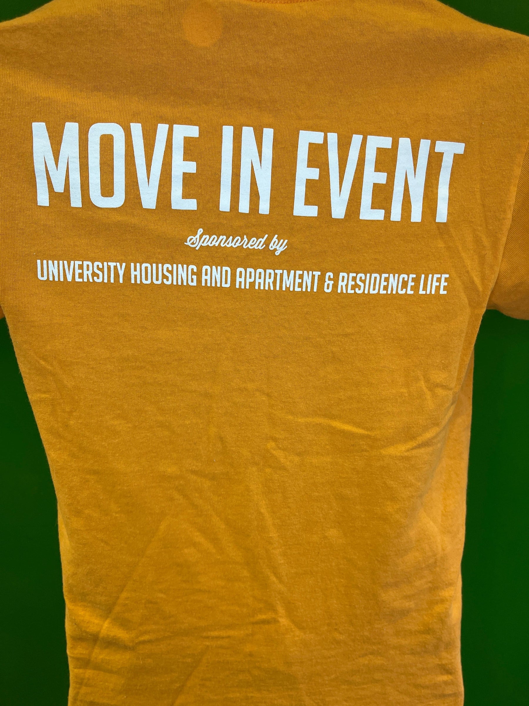 University of Texas Arlington Move-In Day T-Shirt Men's Small