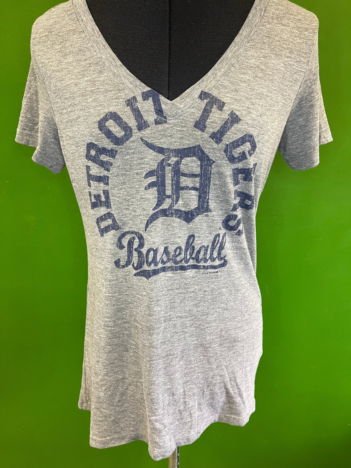 MLB Detroit Tigers 5th & Ocean V-Neck T-Shirt Women's Medium