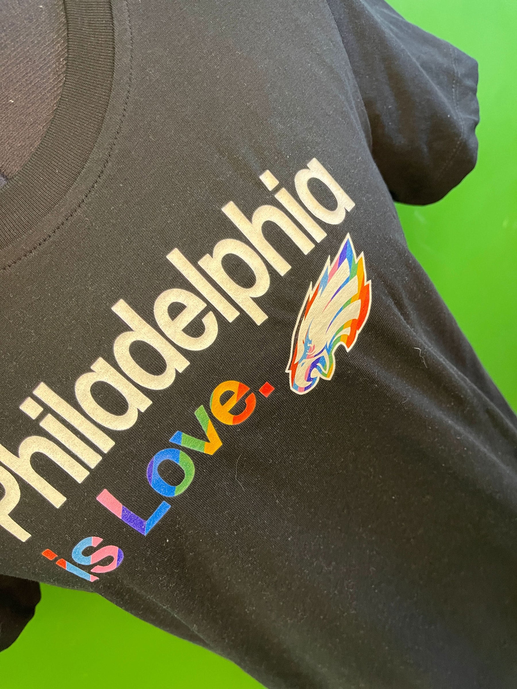 NFL Philadelphia Eagles 100% Cotton Rainbow Love T-Shirt Women's Small NWT