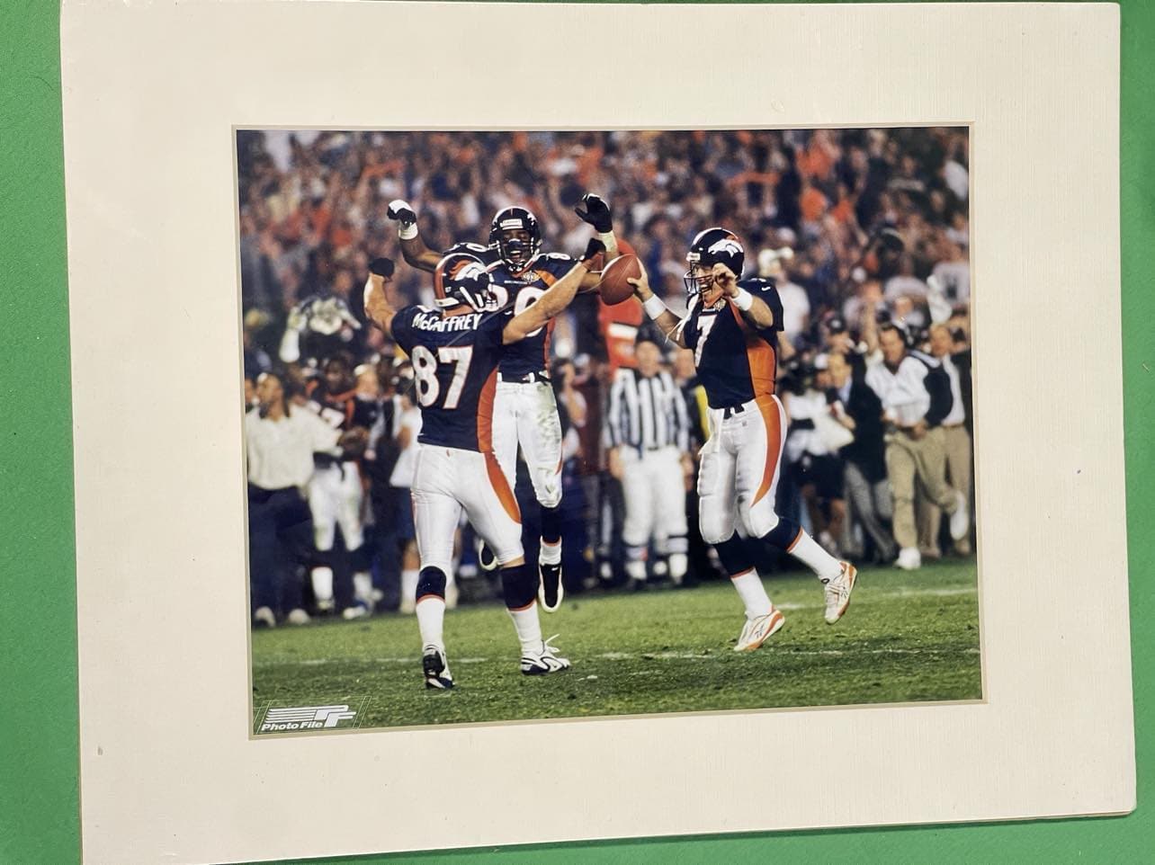 NFL Denver Broncos Super Bowl XXXII Elway Davis McCaffrey Matted 8x10 Photo NWT