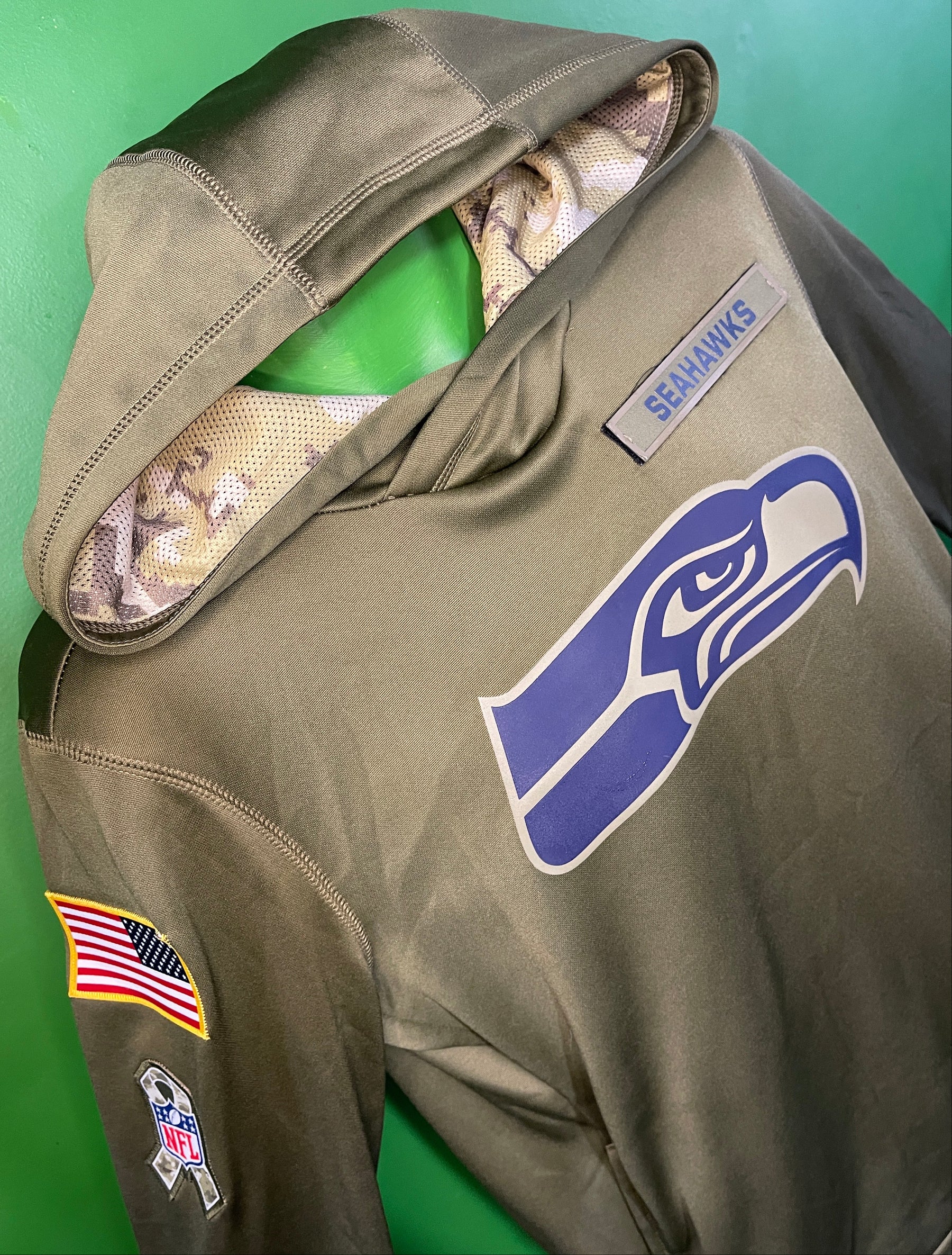 NFL Seattle Seahawks Salute 2 Service Pullover Hoodie Sweatshirt Men's Large