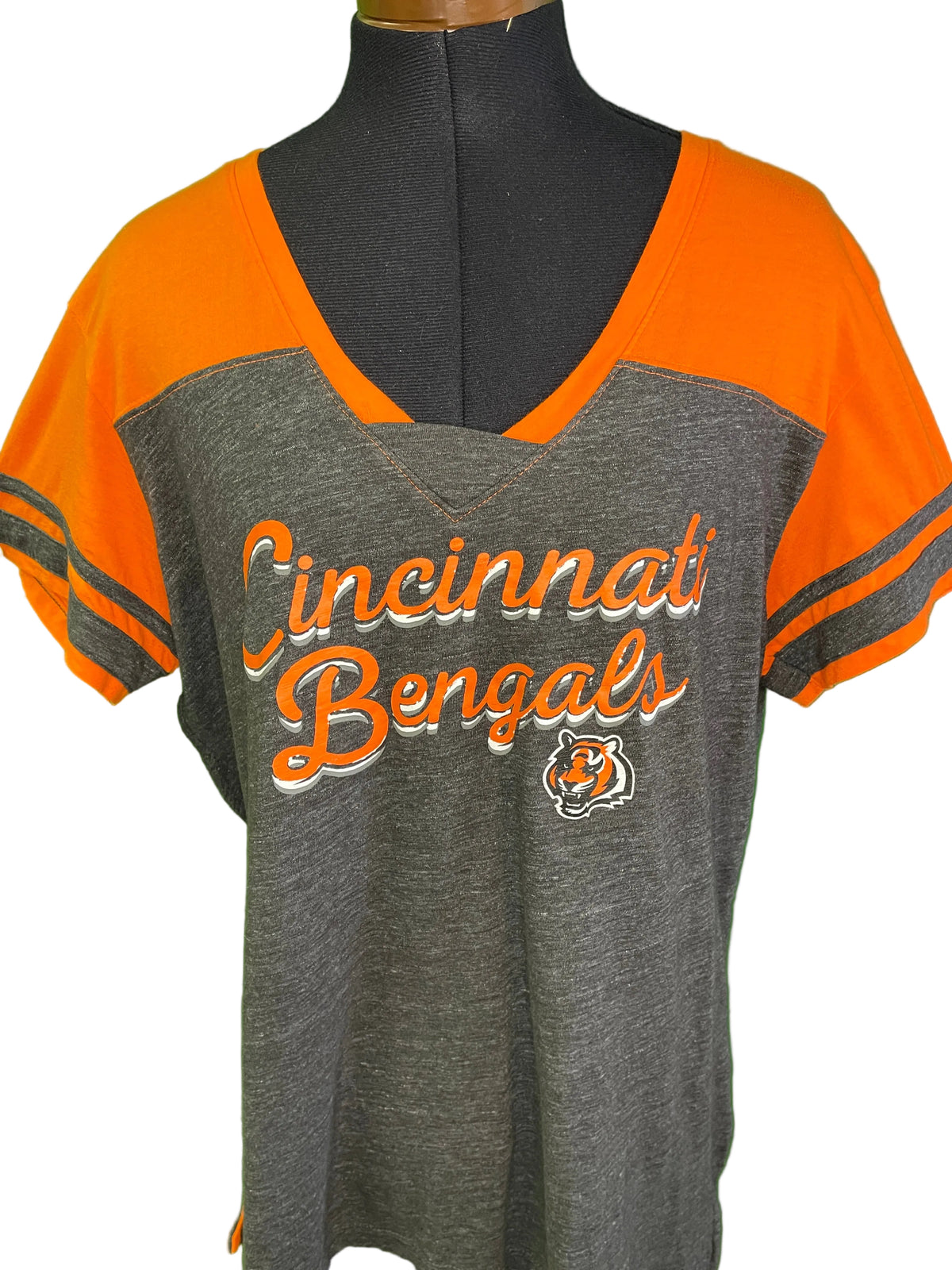 NFL Cincinnati Bengals Majestic V-neck T-Shirt Women's X-Large