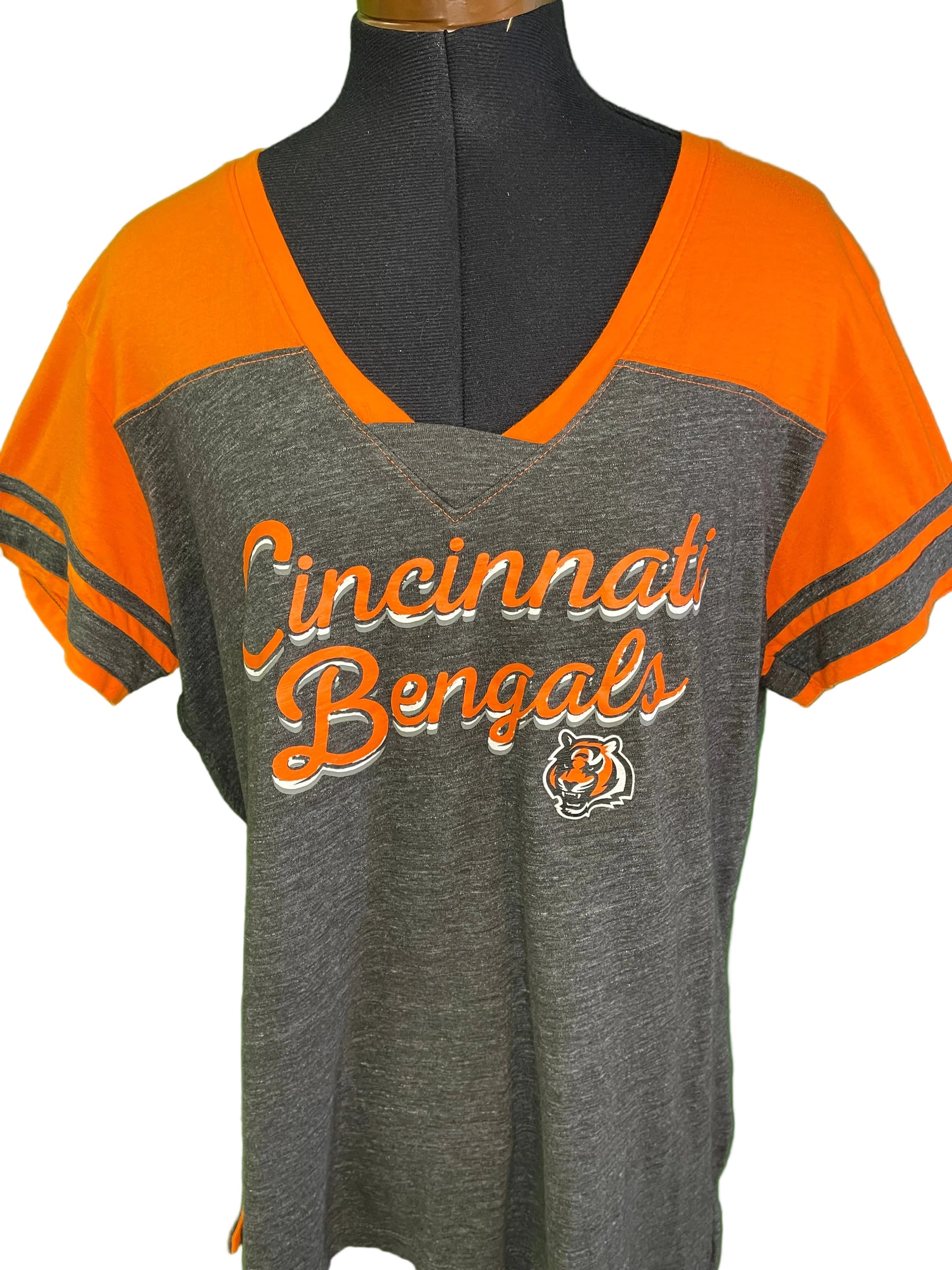 NFL Cincinnati Bengals Majestic V-neck T-Shirt Women's X-Large