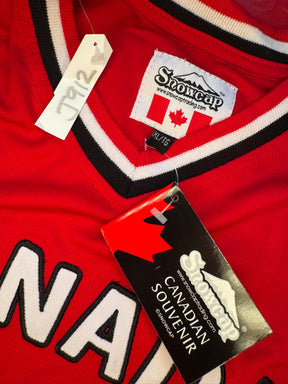 Jersey-Style Canada Top Maple Leaf Youth Med/Large NWT