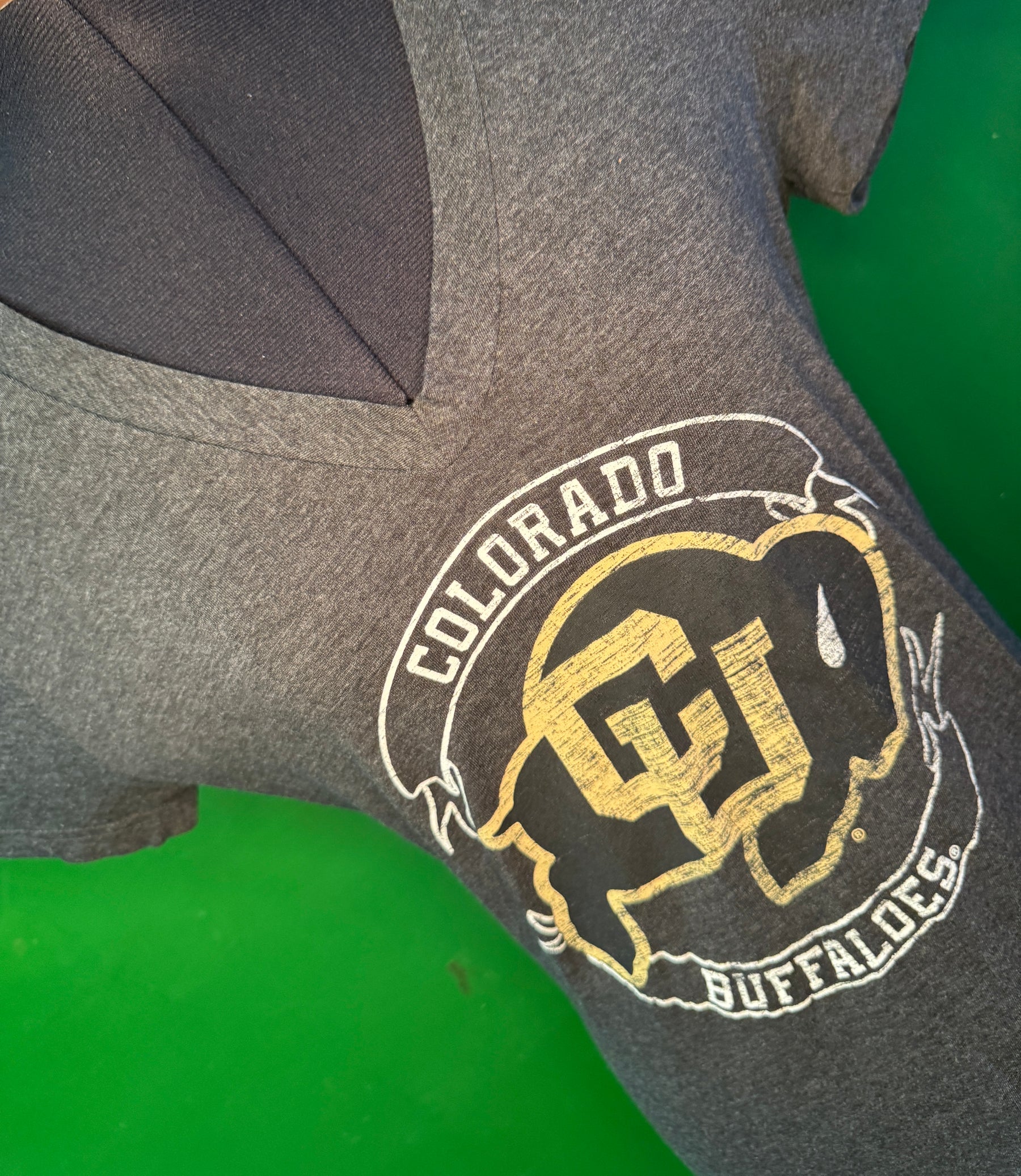 NCAA Colorado Buffaloes Heathered Grey V-Neck T-Shirt Women's Medium