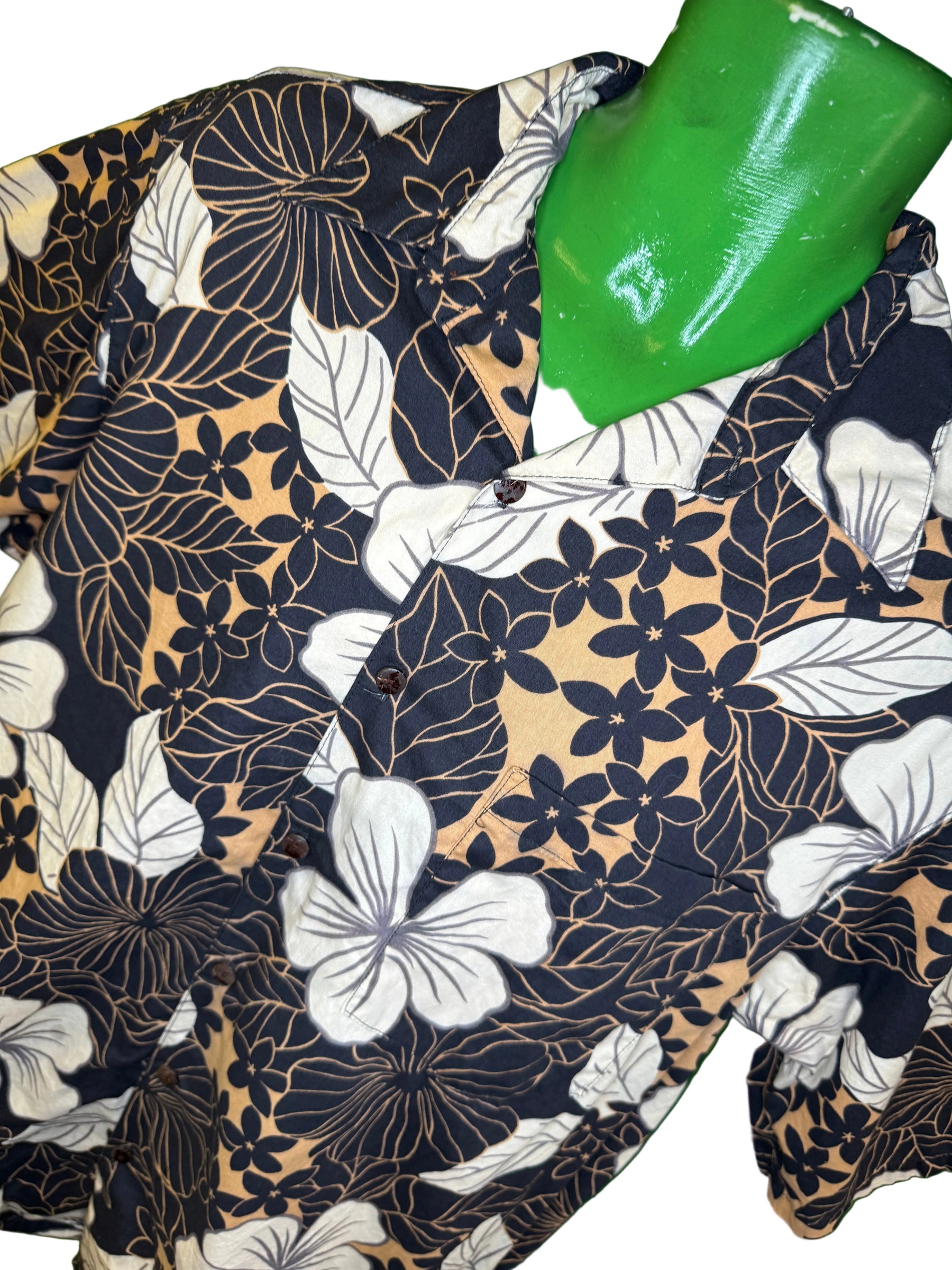 Hawaiian Black and Beige Floral Aloha Shirt Made in Hawaii Men's Large