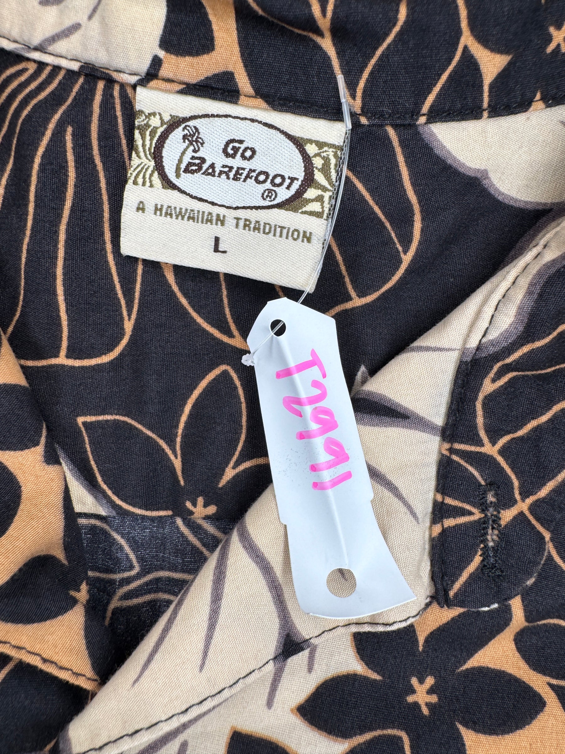Hawaiian Black and Beige Floral Aloha Shirt Made in Hawaii Men's Large