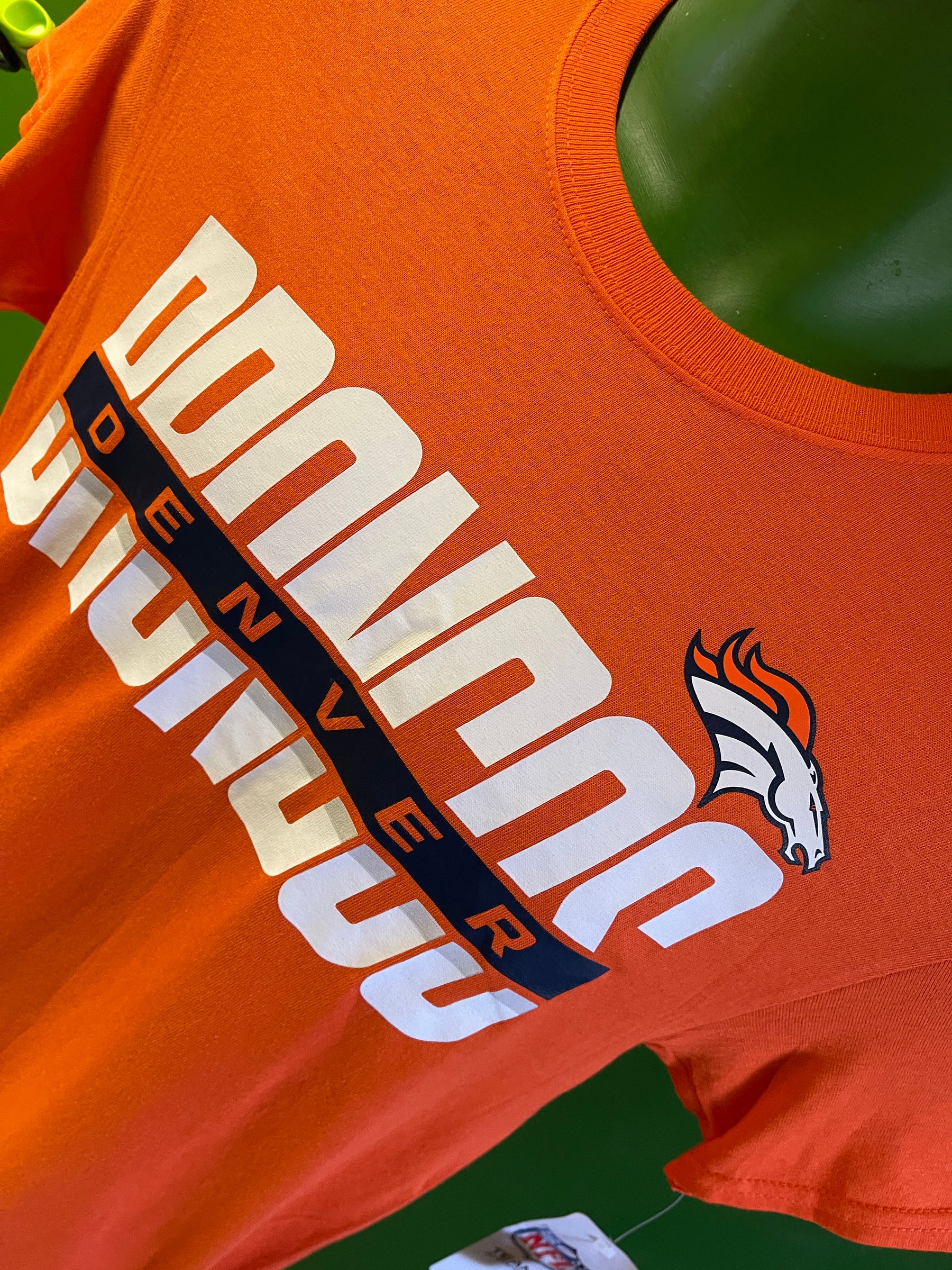 NFL Denver Broncos 100% Cotton Orange T-Shirt Men's Small NWT