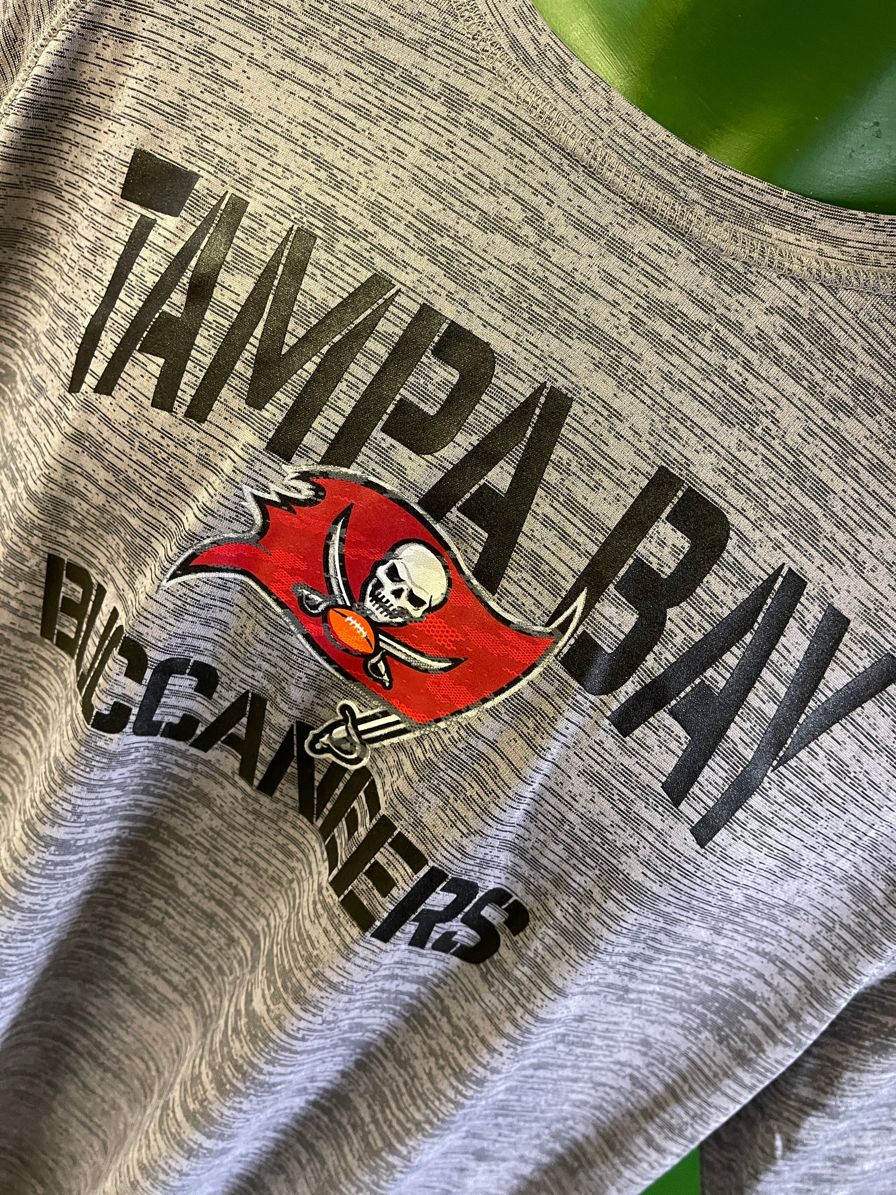 NFL Tampa Bay Buccaneers Wicking Grey T-Shirt Men's 2X-Large NWT