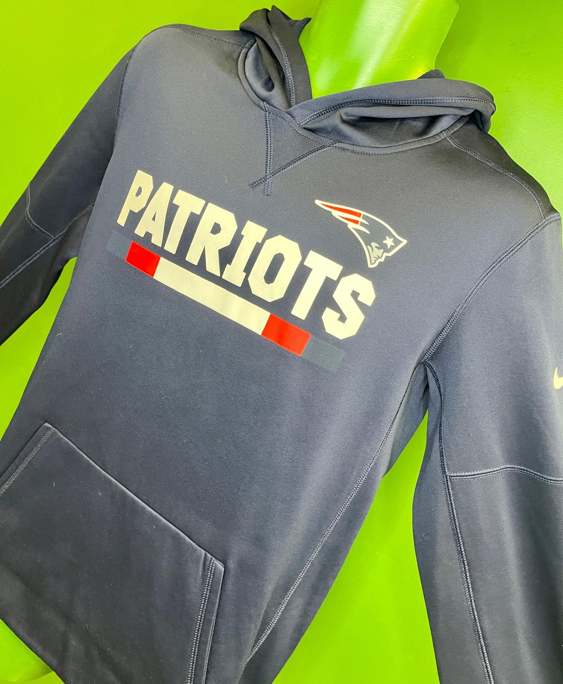 NFL New England Patriots Insulated Pullover Hoodie Youth X-Large 18-20