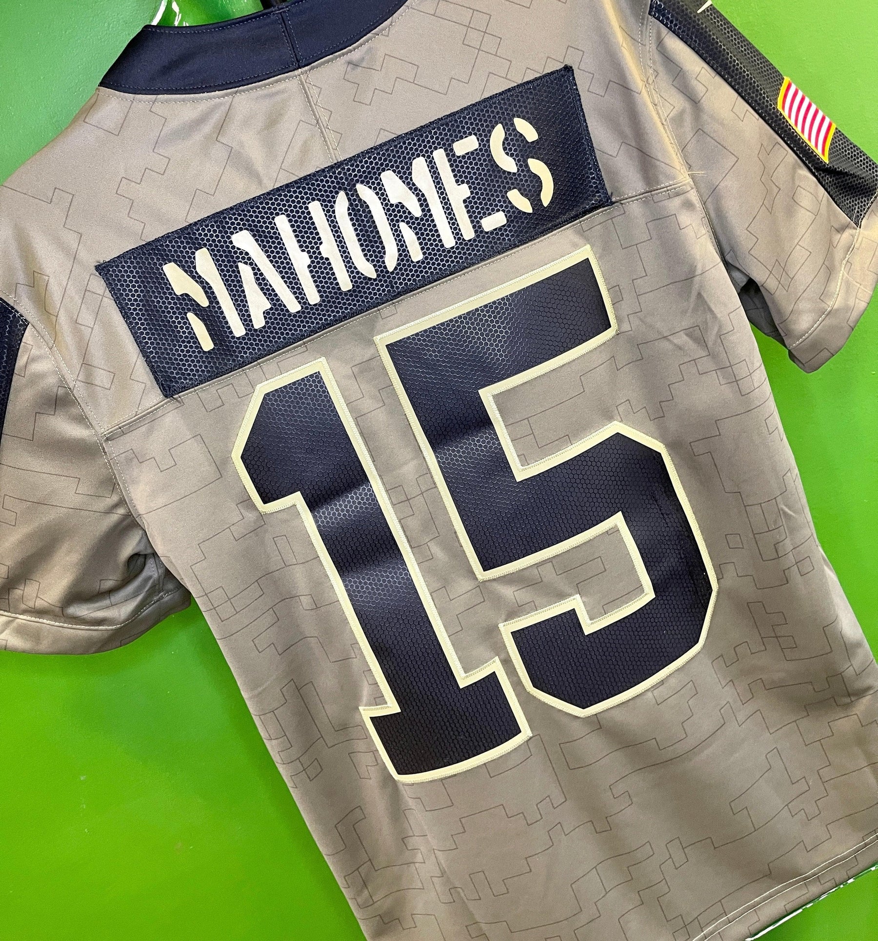 Patrick mahomes salute to hotsell service jersey