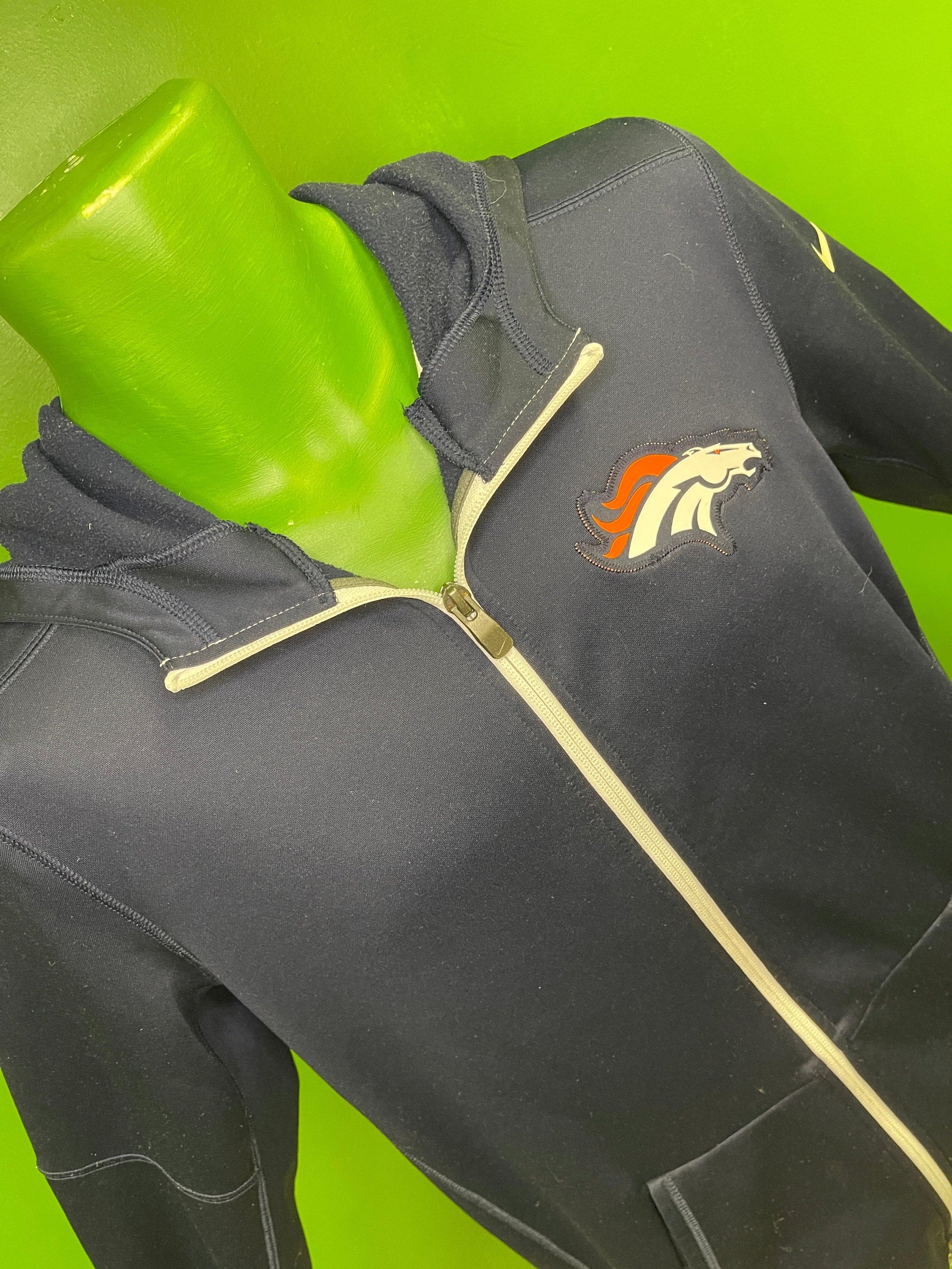 NFL Denver Broncos Insulated Full Zip Hoodie Jacket Youth X-Large 18-20