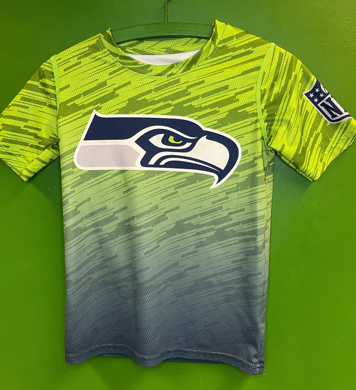 NFL Seattle Seahawks Green Blue Ombre Geometric Block Design T-Shirt Youth Small