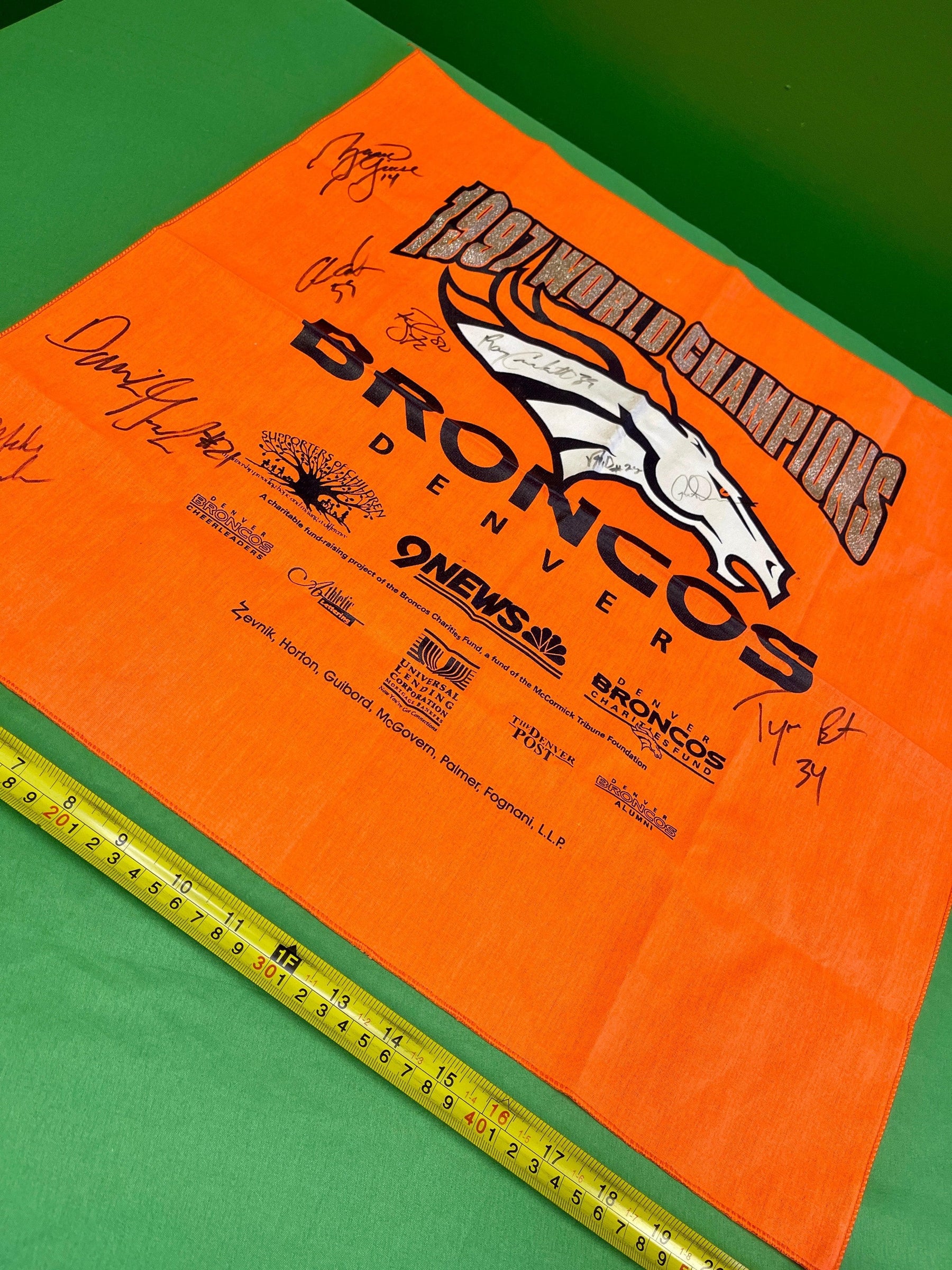 NFL Denver Broncos 1997 World Champions Bandana SIGNED by 9 Players & Shanahan