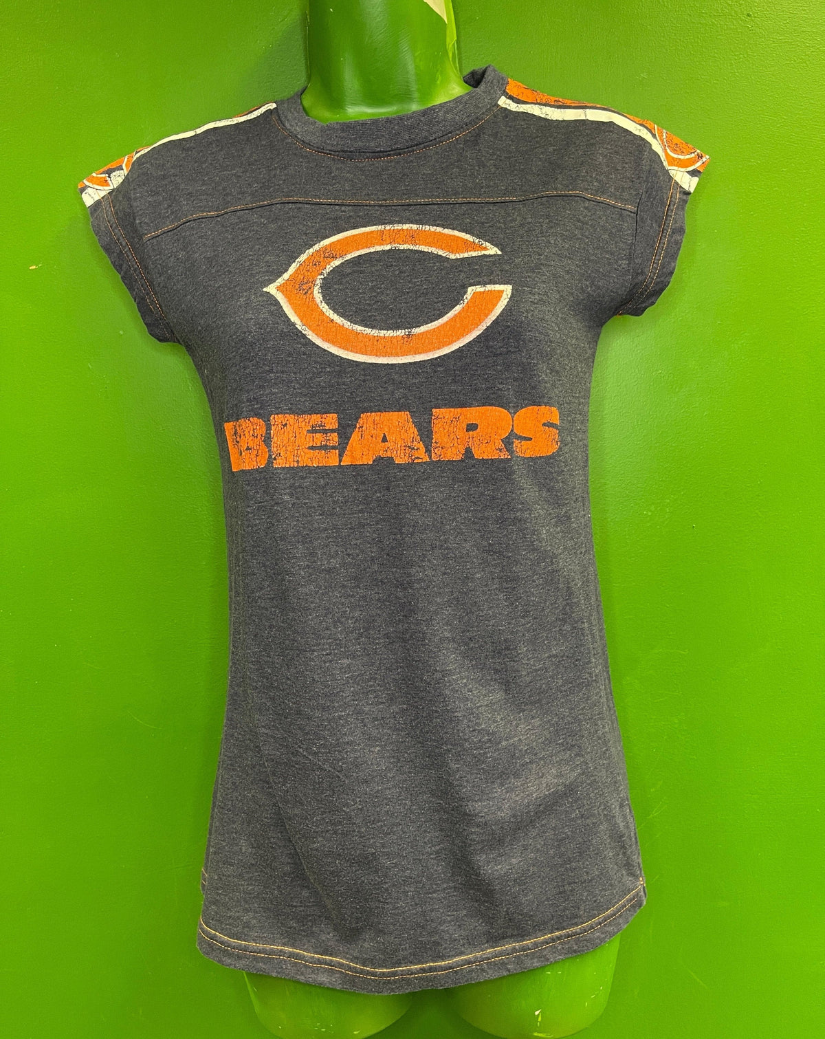 NFL Chicago Bears V-Neck Weathered T-Shirt Girls' Youth Large 14