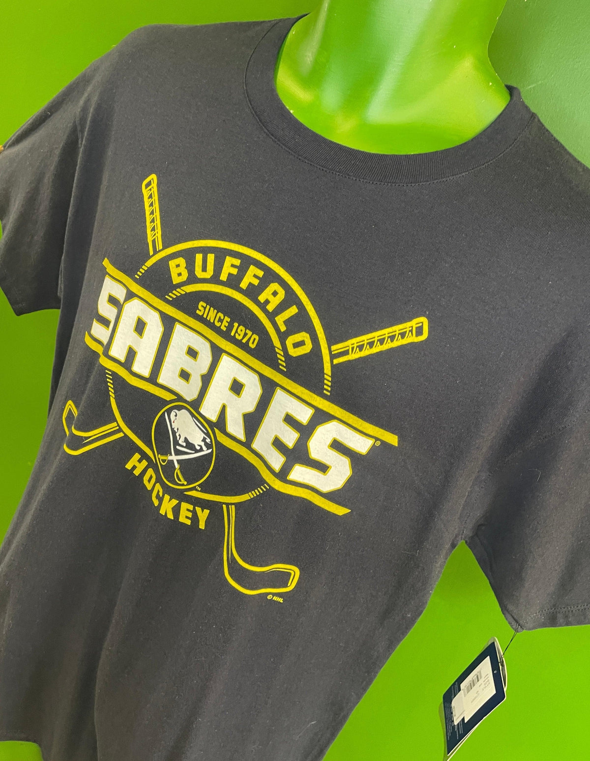 NHL Buffalo Sabres Champion 100% Cotton T-Shirt Men's Medium/Large NWT