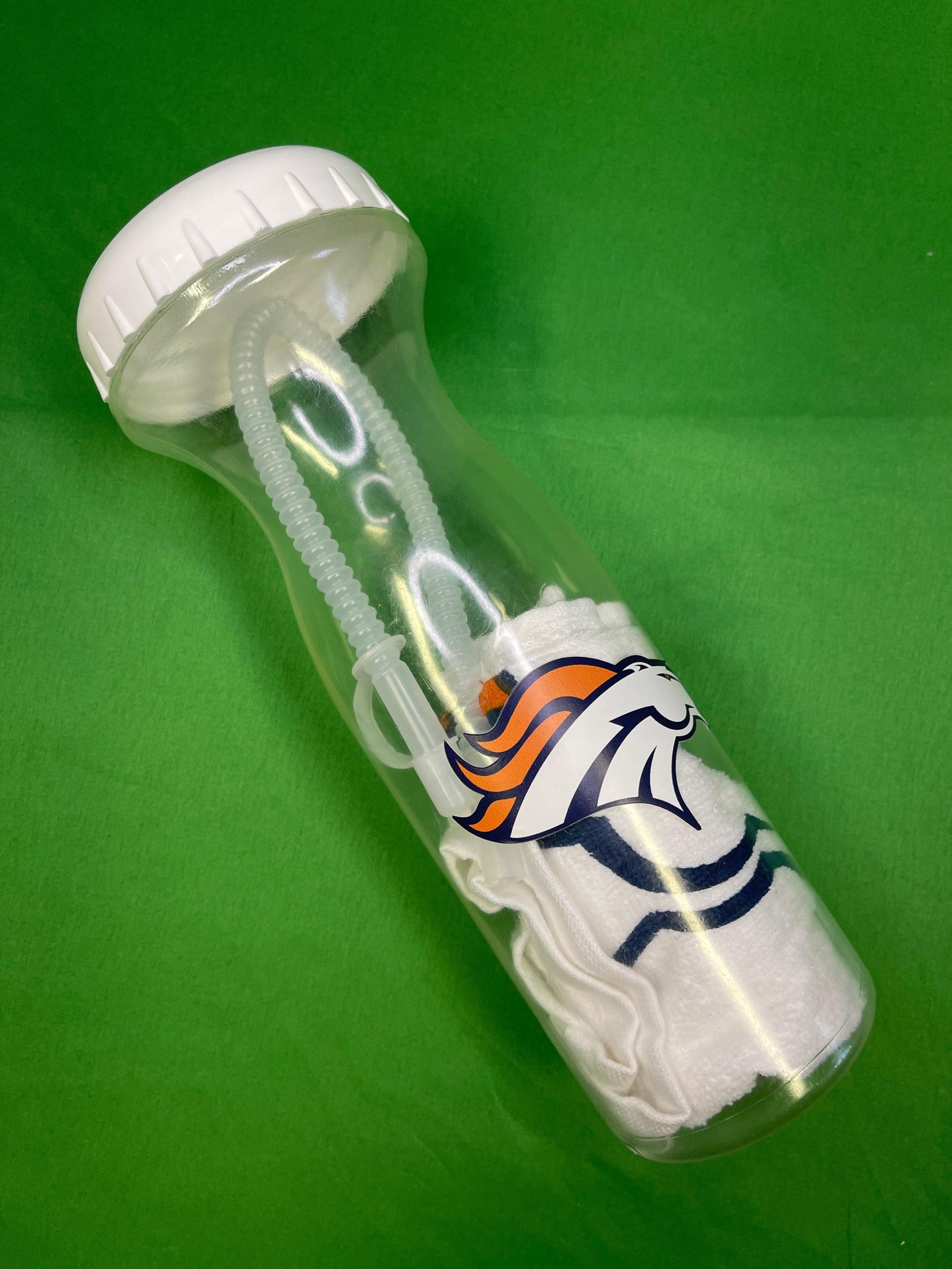 NFL Denver Broncos Plastic 32 oz Water Bottle w/Straw & Towel NWT