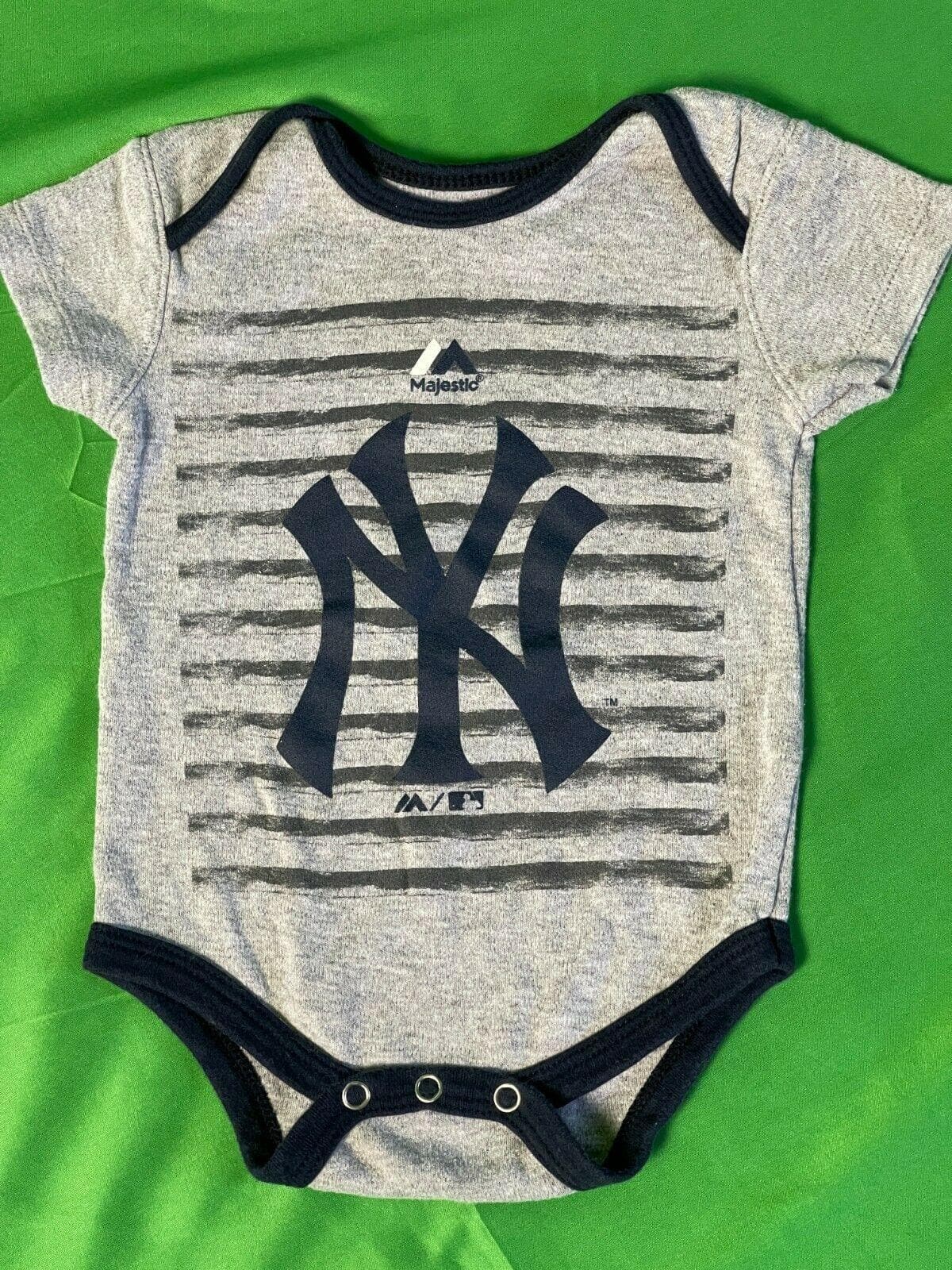 MLB New York Yankees Majestic Grey Bodysuit/Vest 6-9 months